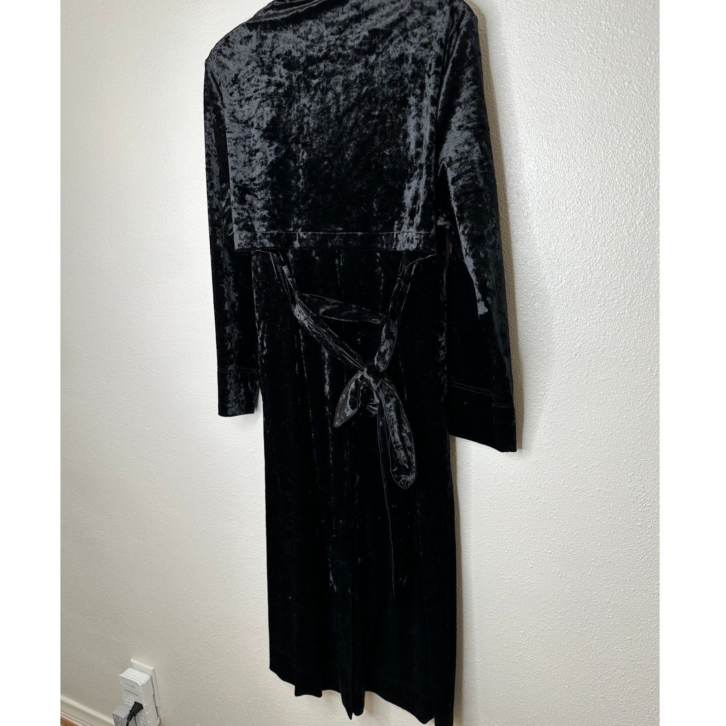 Other Arrive Black Velour Button Long Sleeve Tie Midi Dress Small Size S / US 4 / IT 40 - 7 Thumbnail