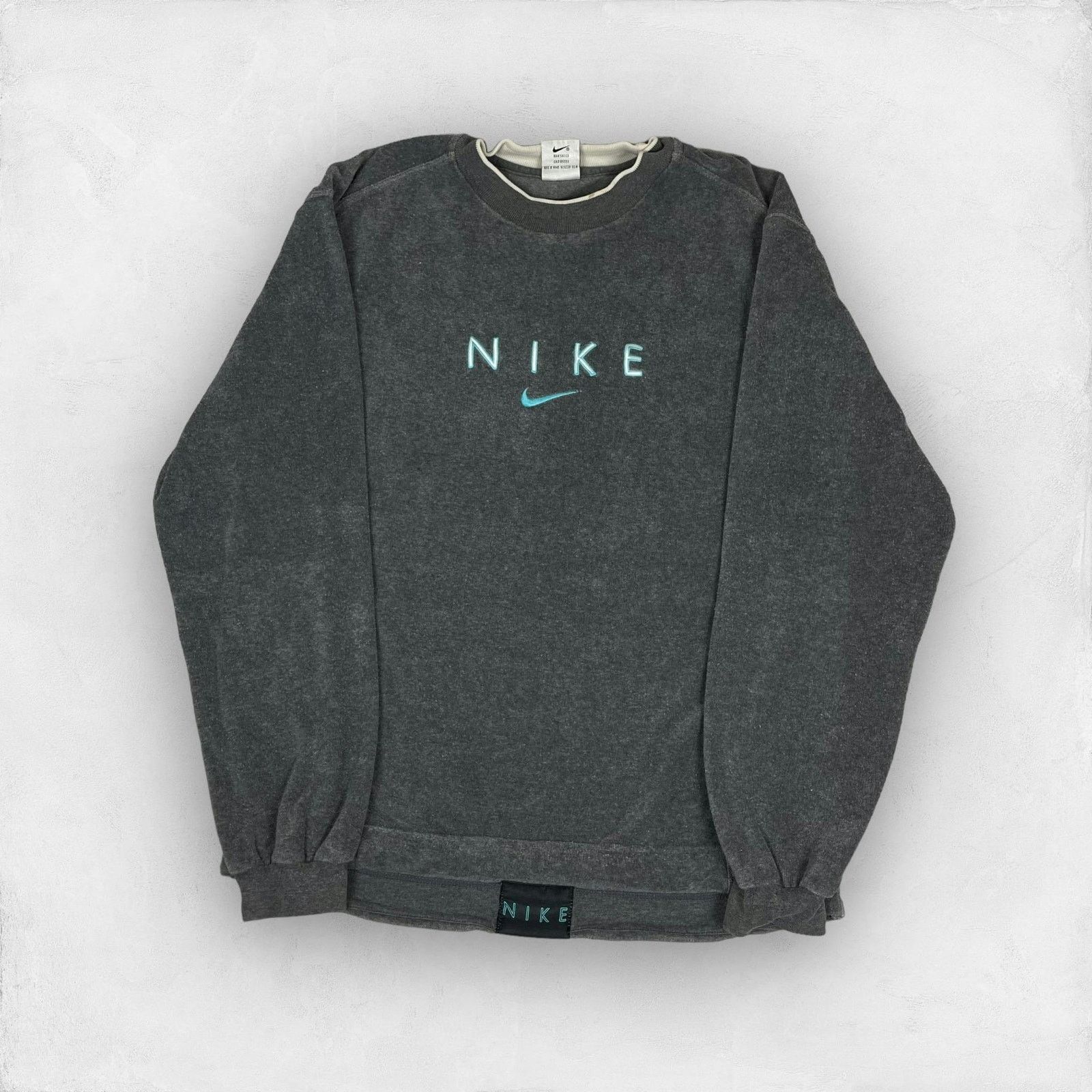 Nike Women's Gray Spellout Swoosh Sweatshirt Medium (8-10)