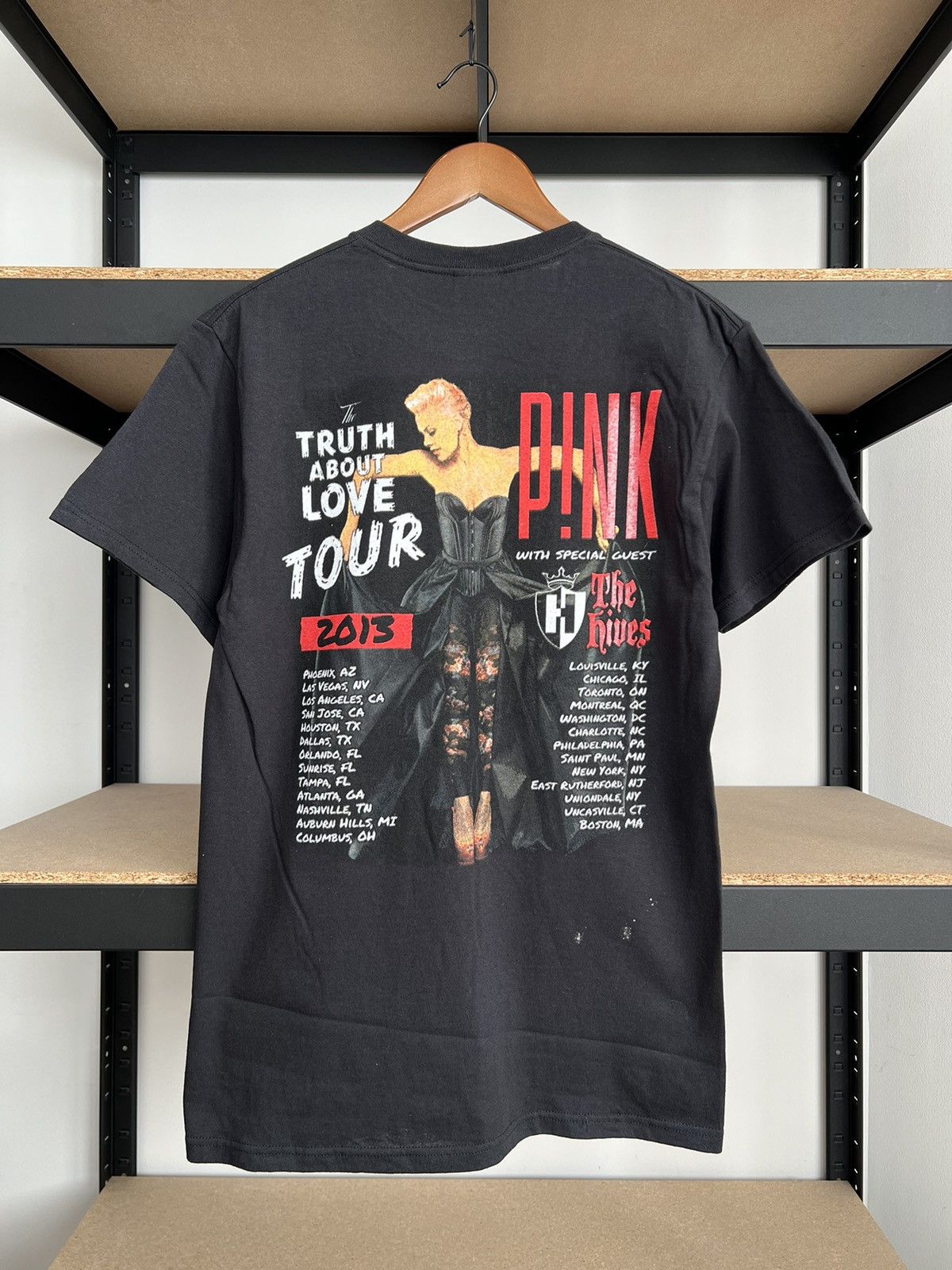 Band Tees Vintage 2013 Pink The Truth About Love Tour Black T-shirt Size US M / EU 48-50 / 2 - 2 Thumbnail