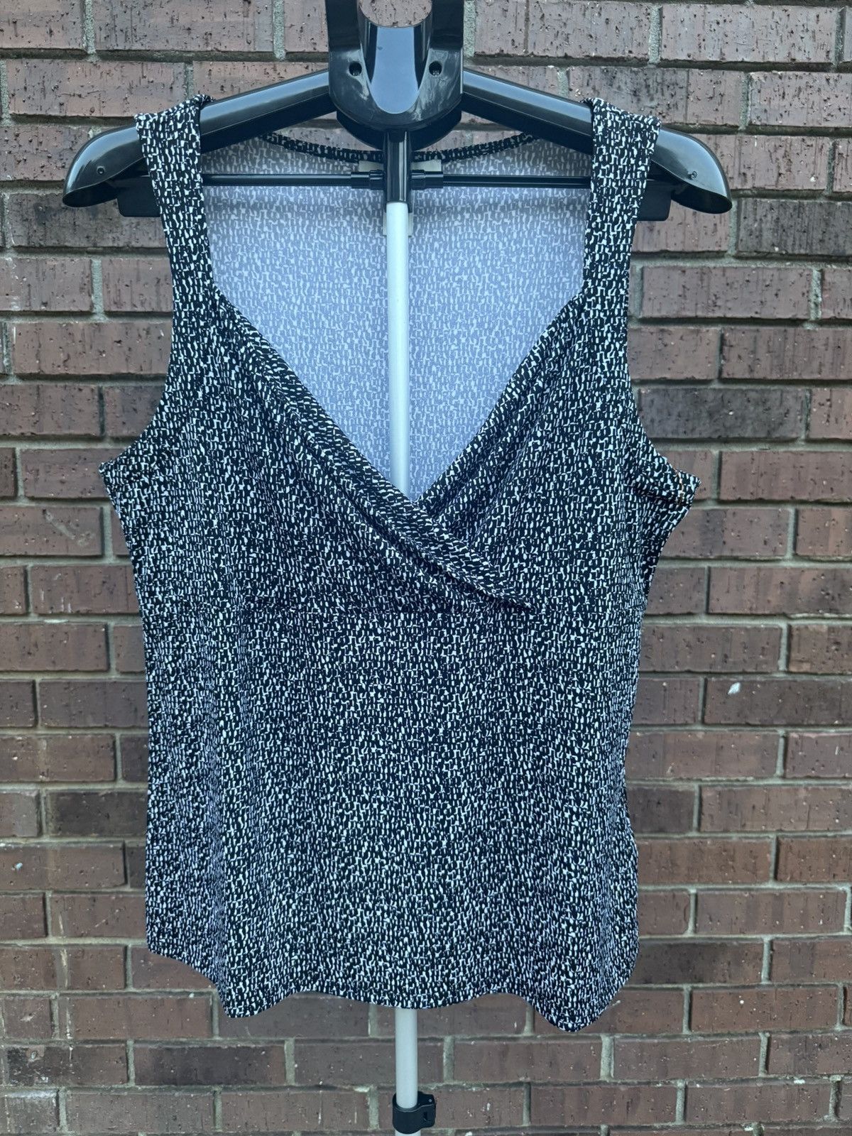 White House Black Market White House Black Market Black White Sleeveless Top Blouse Size XL / US 12-14 / IT 48-50 - 1 Thumbnail
