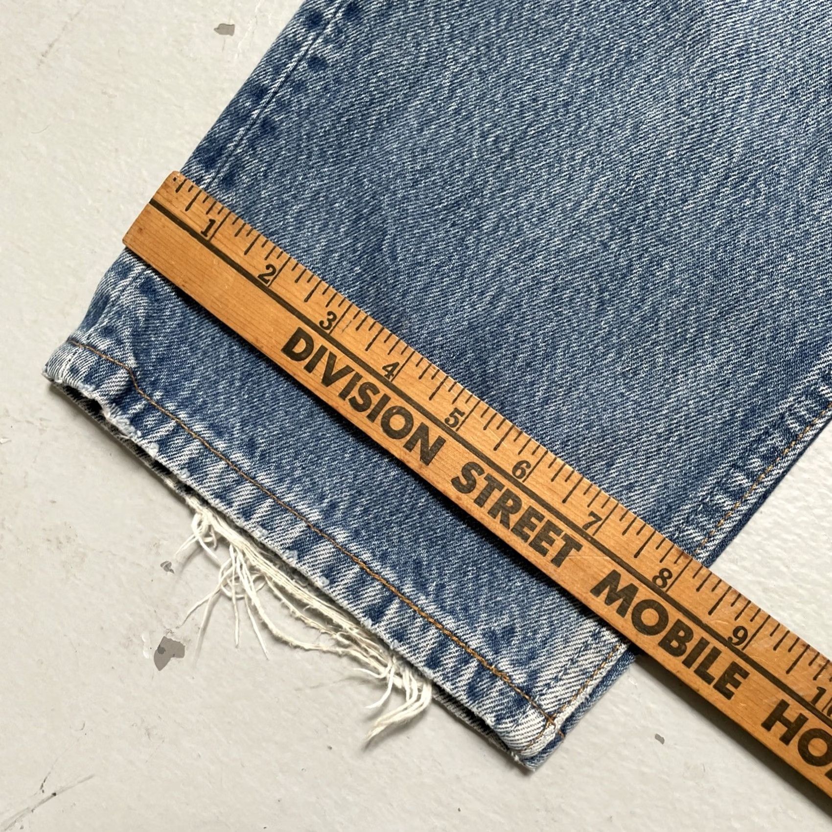 Levi's VINTAGE Levi’s 501 XX Denim Jeans Light Wash 35x32 Regular Mens Distressed 90s USA Heritage Skater Size US 35 - 2 Thumbnail