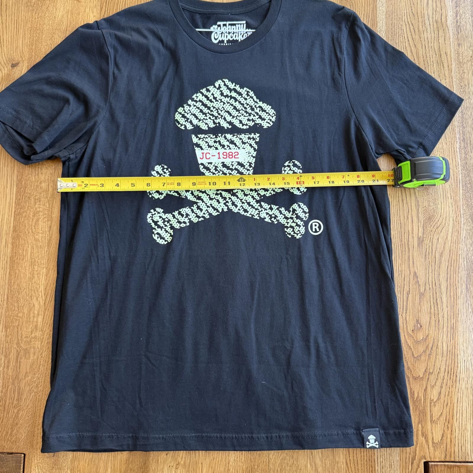 Johnny Cupcakes Johnny Cupcakes Yeezy Crossbones Limited Size X-Large Rare Size US XL / EU 56 / 4 - 2 Thumbnail