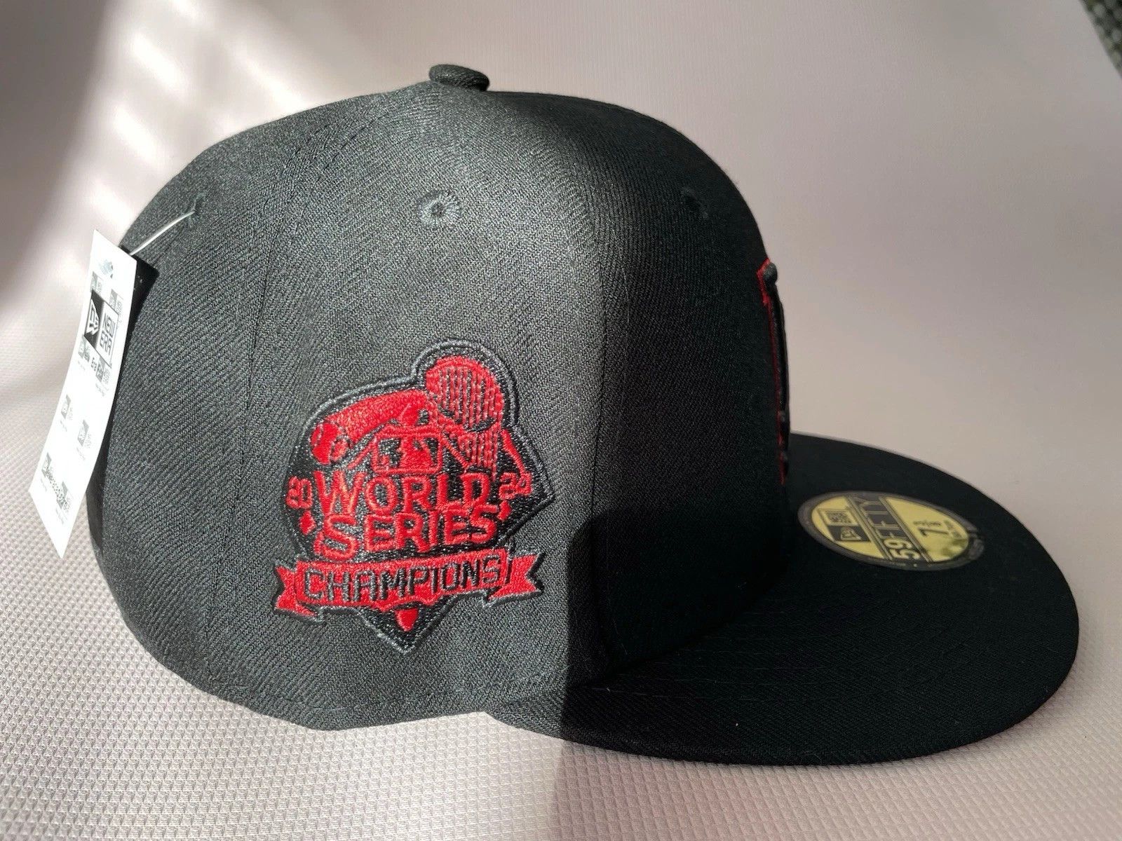 New Era LA Dodgers 24 WS Champs Fitted Hat Black Red Outline/UV 71/2 Size ONE SIZE - 3 Thumbnail