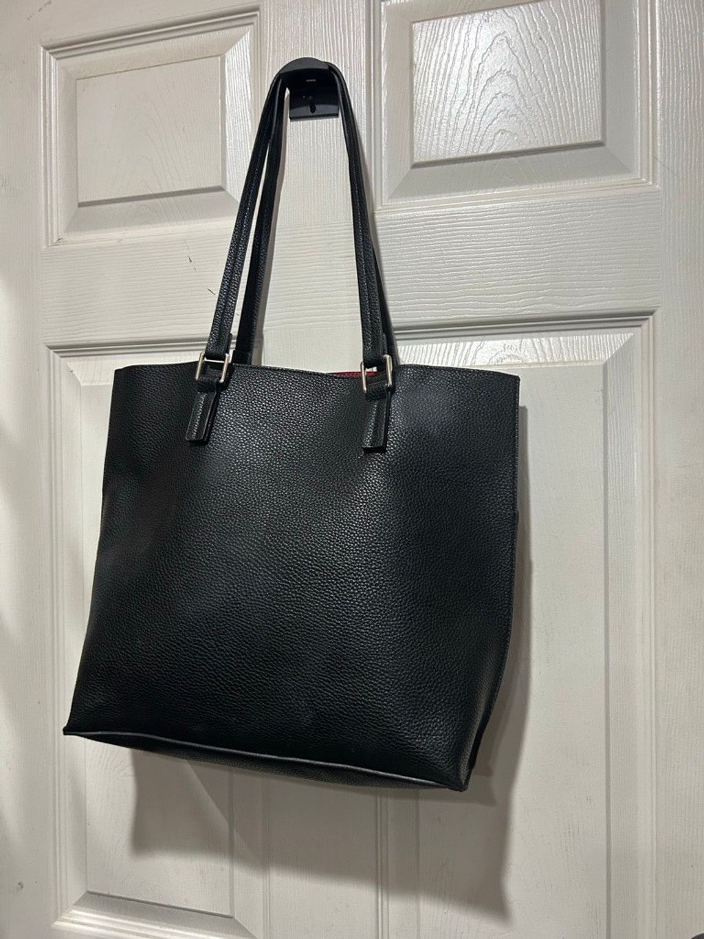 The Unbranded Brand Women's Unbranded Black Tote Bag with Red Interior, One Size Size ONE SIZE - 4 Thumbnail