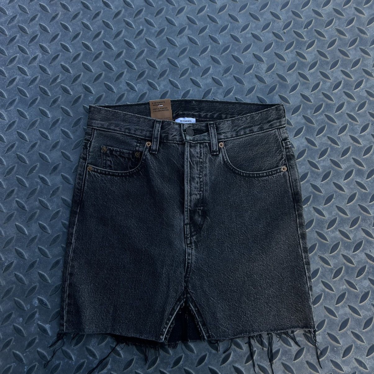 Levi's × Vetements Levi's x Vetements 2018 Size 28" / US 6 / IT 42 - 2 Thumbnail