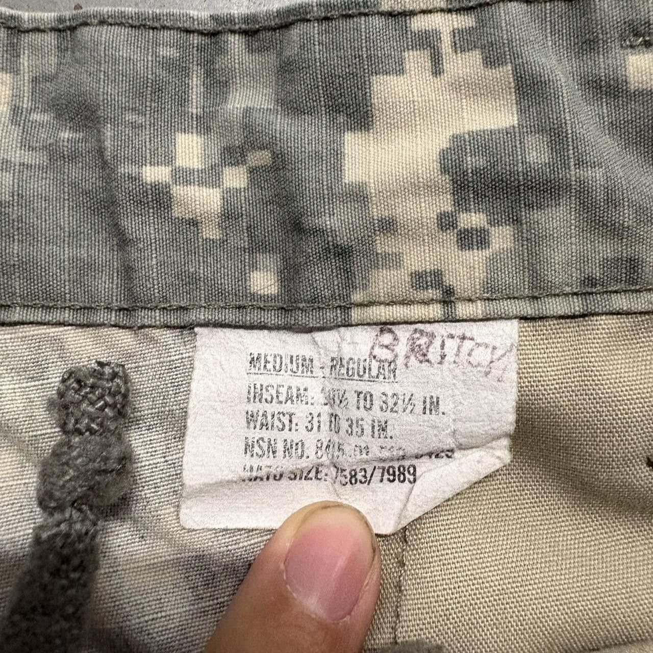 Vintage Crazy Vintage Y2K/2000s Baggy Camo Skater Grunge Military Cargo Pants! Size US 33 - 8 Thumbnail