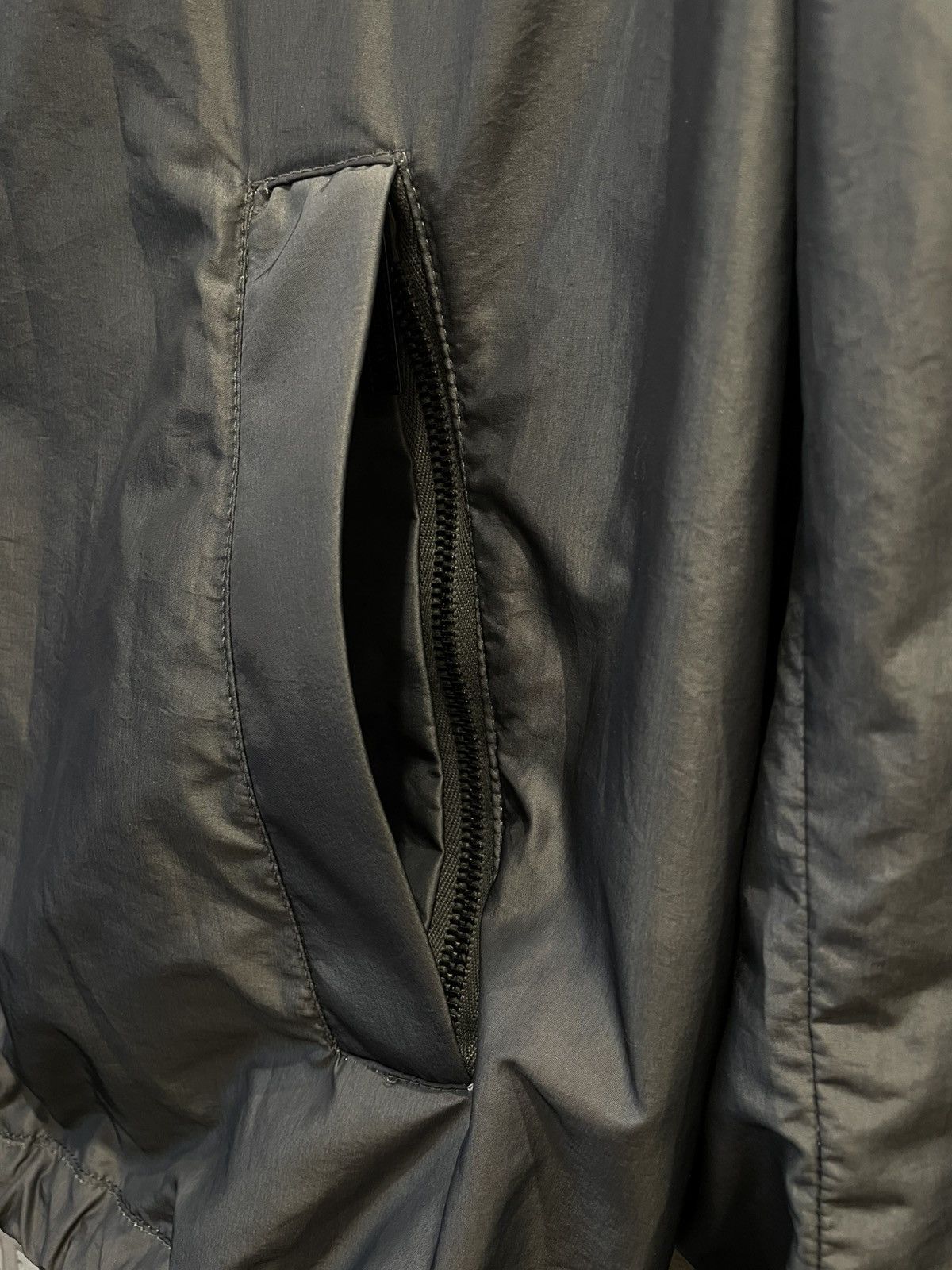 Burberry × Vintage Burberry London metal grey nylon bomber jacket Size US M / EU 48-50 / 2 - 5 Thumbnail