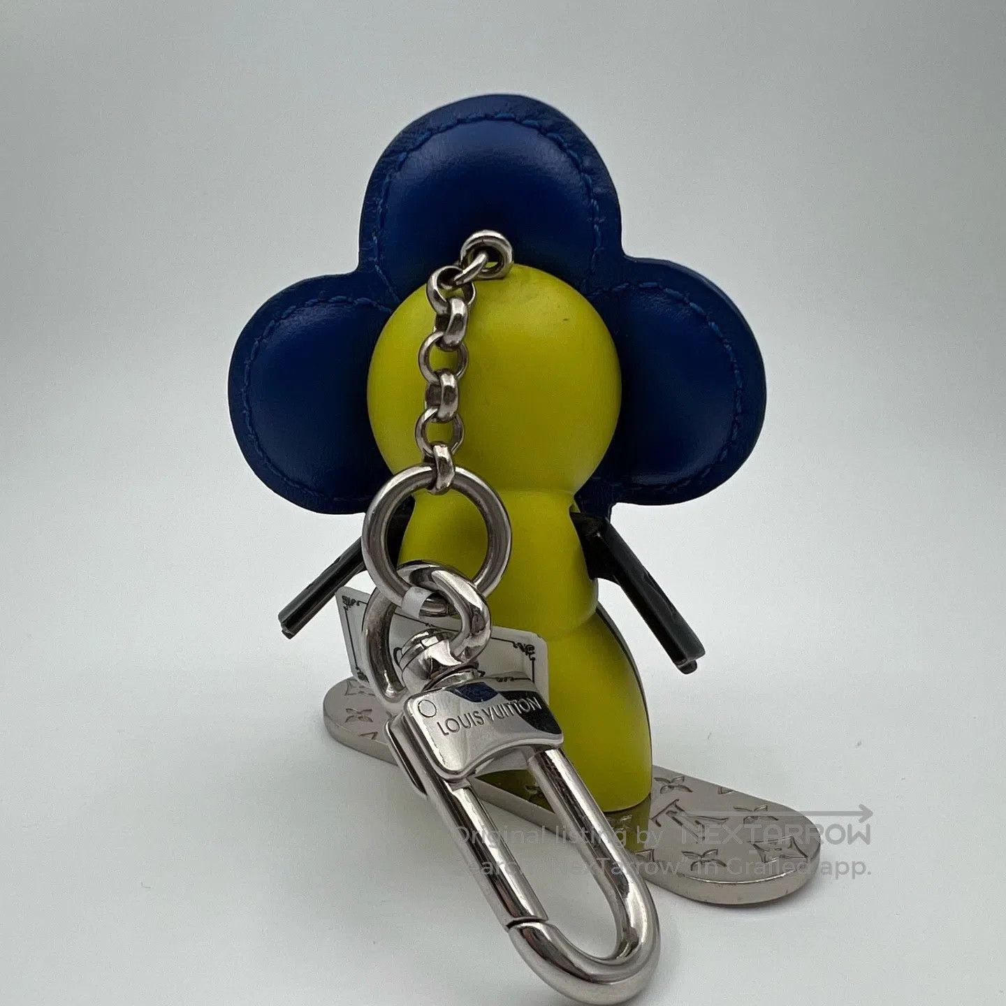 Louis Vuitton Louis Vuitton Sunflower Skiing Keychain Size ONE SIZE - 2 Thumbnail