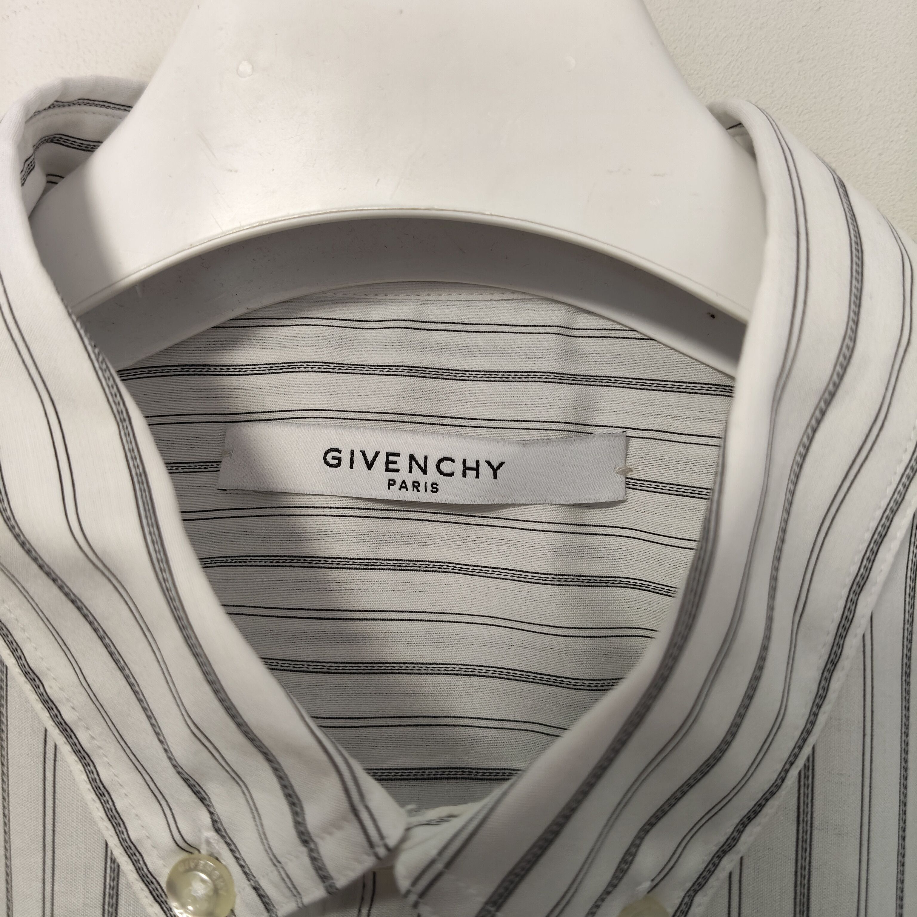 Givenchy Embroidered logo shirt Size US L / EU 52-54 / 3 - 5 Thumbnail