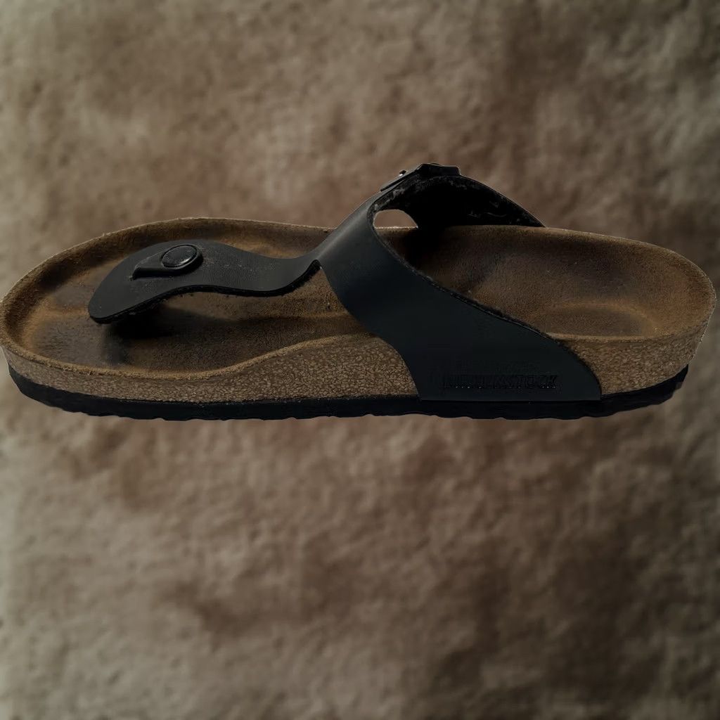 Birkenstock Birkenstock Gizeh Sandal Womens 39 Black Matte Cork Insole Suede Buckle Logo Flat Thong Slides 90s Boho Outdoor Bohemian College Slim Stripe? Size US 8 / IT 38 - 1 Thumbnail