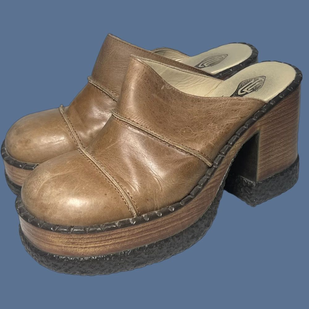 Vintage VINTAGE London Underground Leather Wood Platform Chunky Clogs 7 Women Boot Brown 90s Wedge Platform Slips On Buckle Leather Upper US 7 Size US 7 / IT 37 - 1 Thumbnail