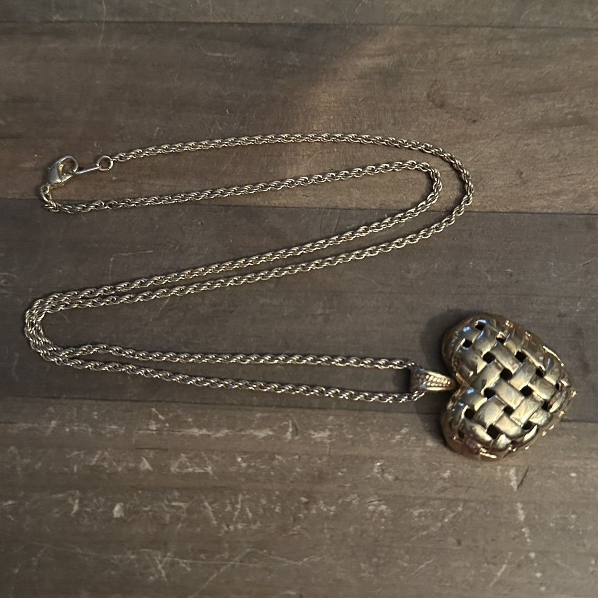 Other Gold tone puffed basketweave heart pendant necklace Size ONE SIZE - 2 Thumbnail