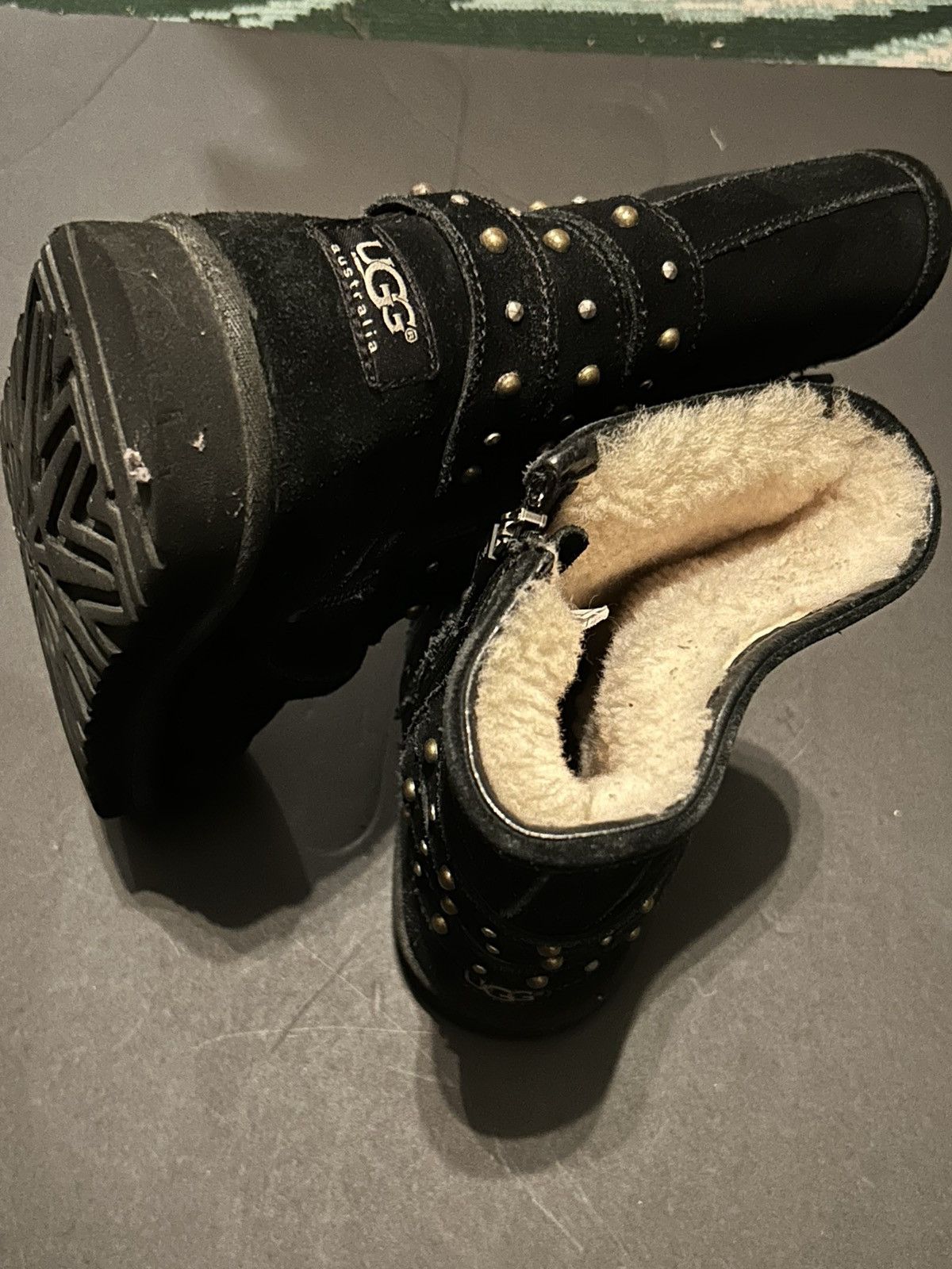Ugg Ugg suede bootie with gold accents Size US 6 / IT 36 - 6 Thumbnail