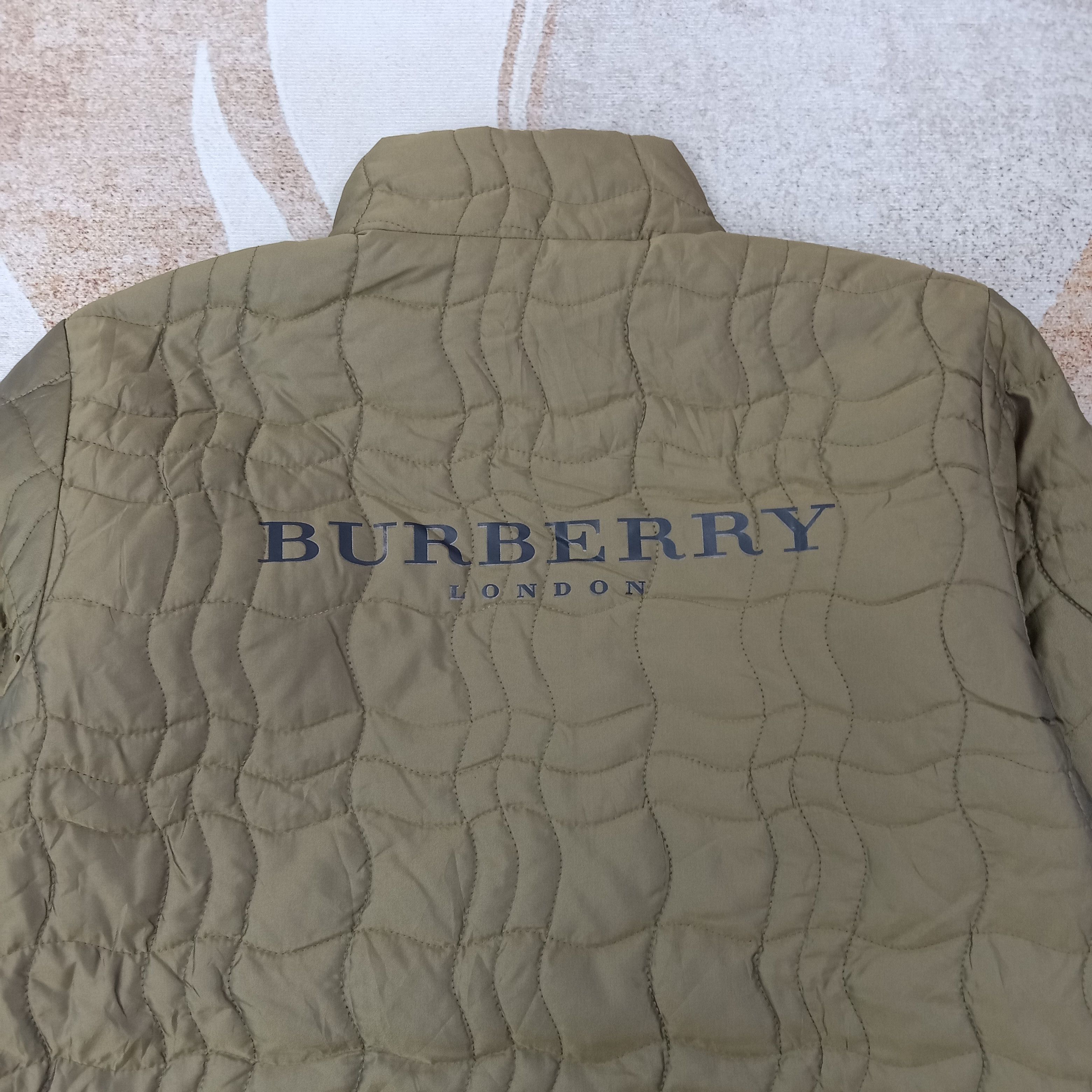 Burberry London Spell out Jacket C260N6