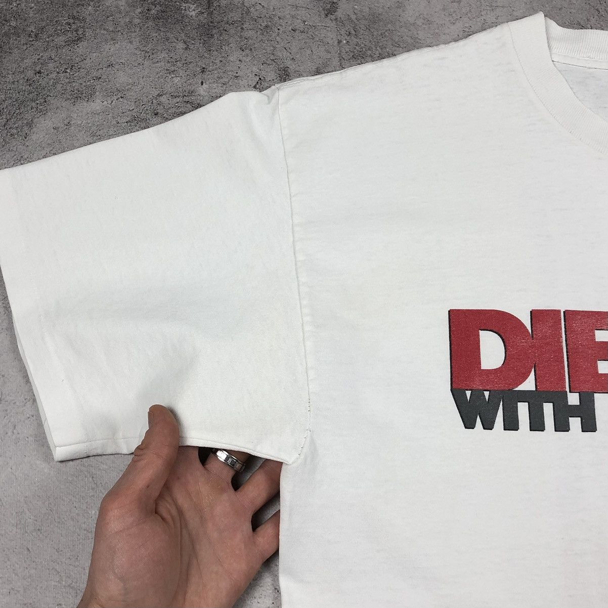 Vintage 1995 Die Hard With A Vengeance Movie Bruce Willis Tee Size US XL / EU 56 / 4 - 17 Thumbnail