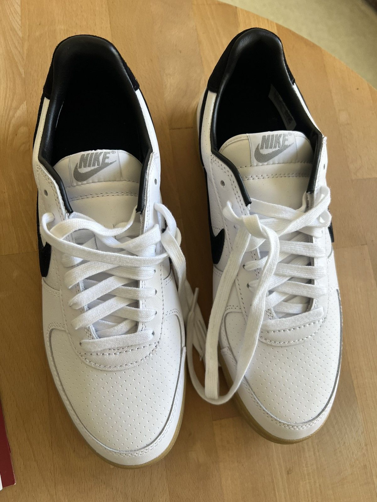 Nike Classic Nikes Size US 10.5 / EU 43-44 - 2 Thumbnail