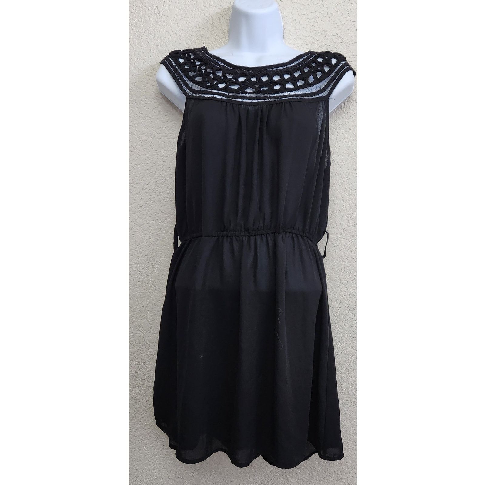 Other Issue Black Sleeveless Knit/Lace Bodice Mini Dress Small Size S / US 4 / IT 40 - 1 Thumbnail