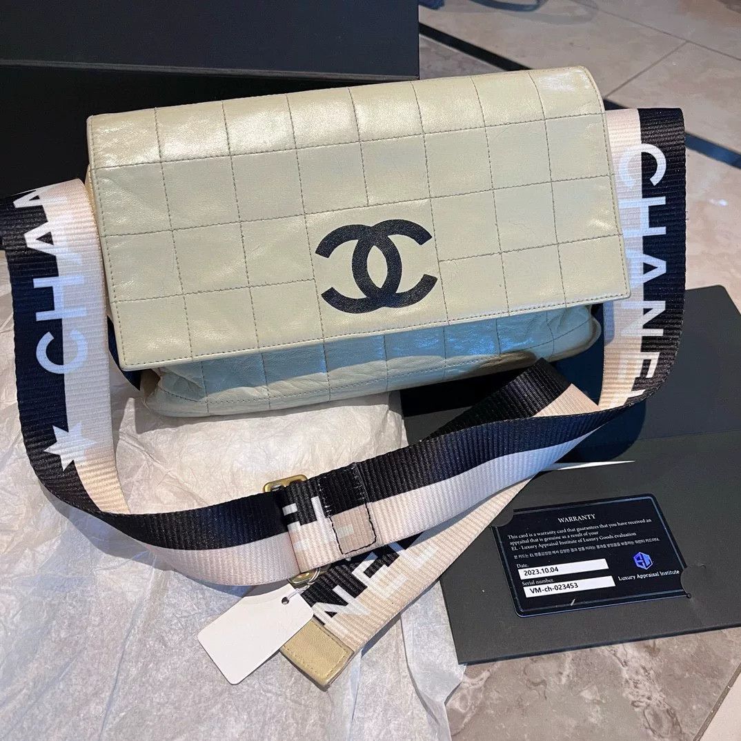 Chanel Pre-loved Bag Very good condition Size ONE SIZE - 1 Thumbnail