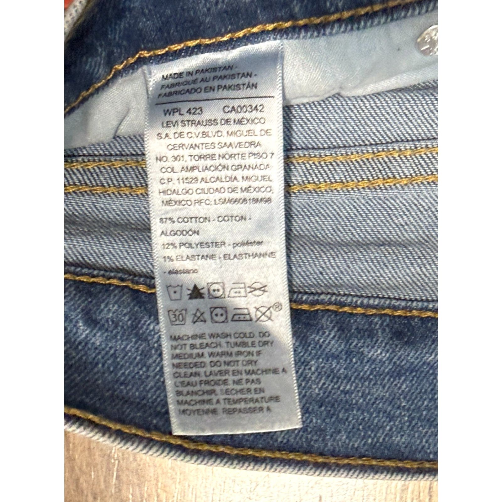 Levi's VINTAGE Levi's Jeans Women's Size 4 Blue Denim Mid Rise Boyfriend NWT Regular 5-Pocket Design Mens Girls Size 27" / US 4 / IT 40 - 7 Thumbnail
