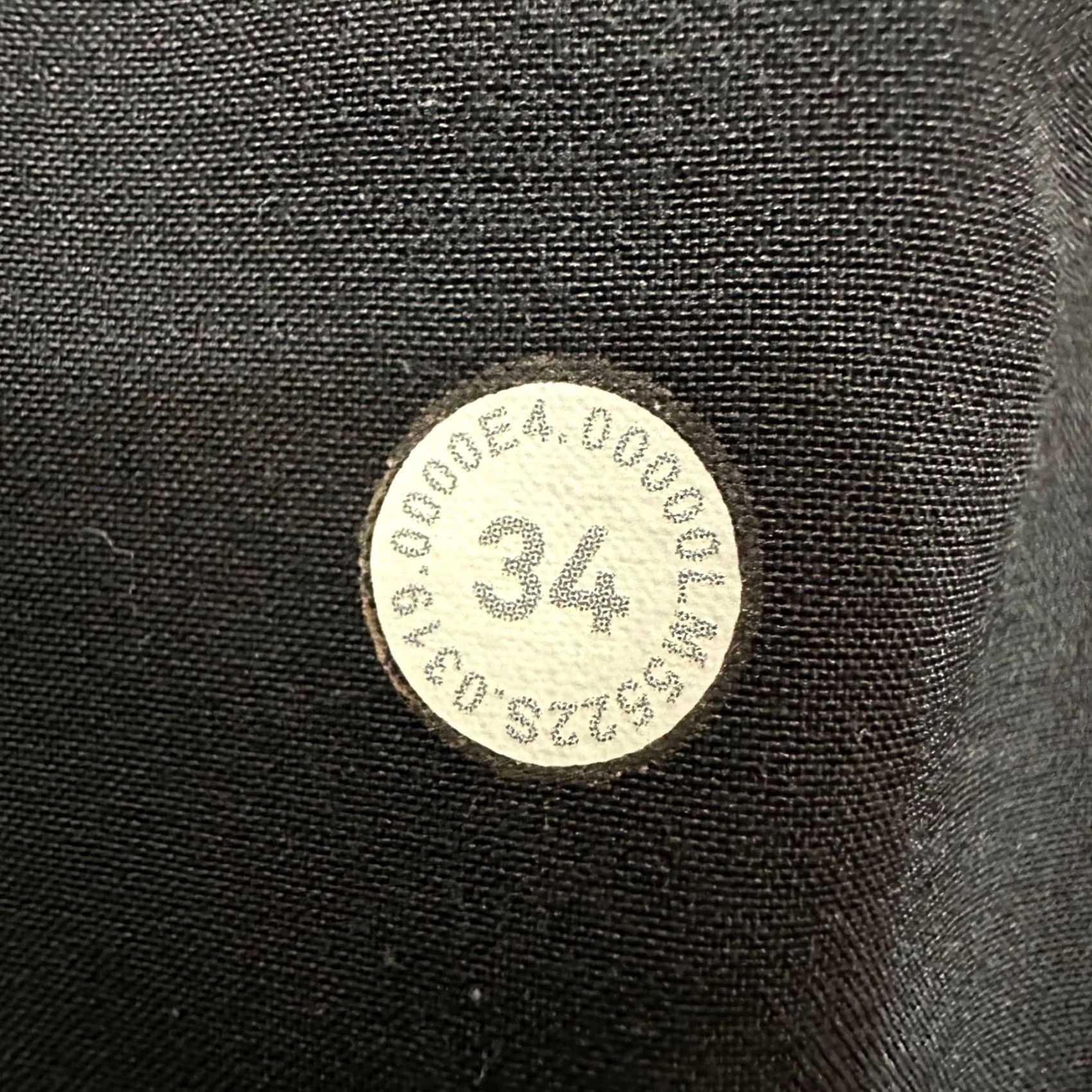 Lululemon VINTAGE? No. Size US 34 / EU 50 - 2 Thumbnail
