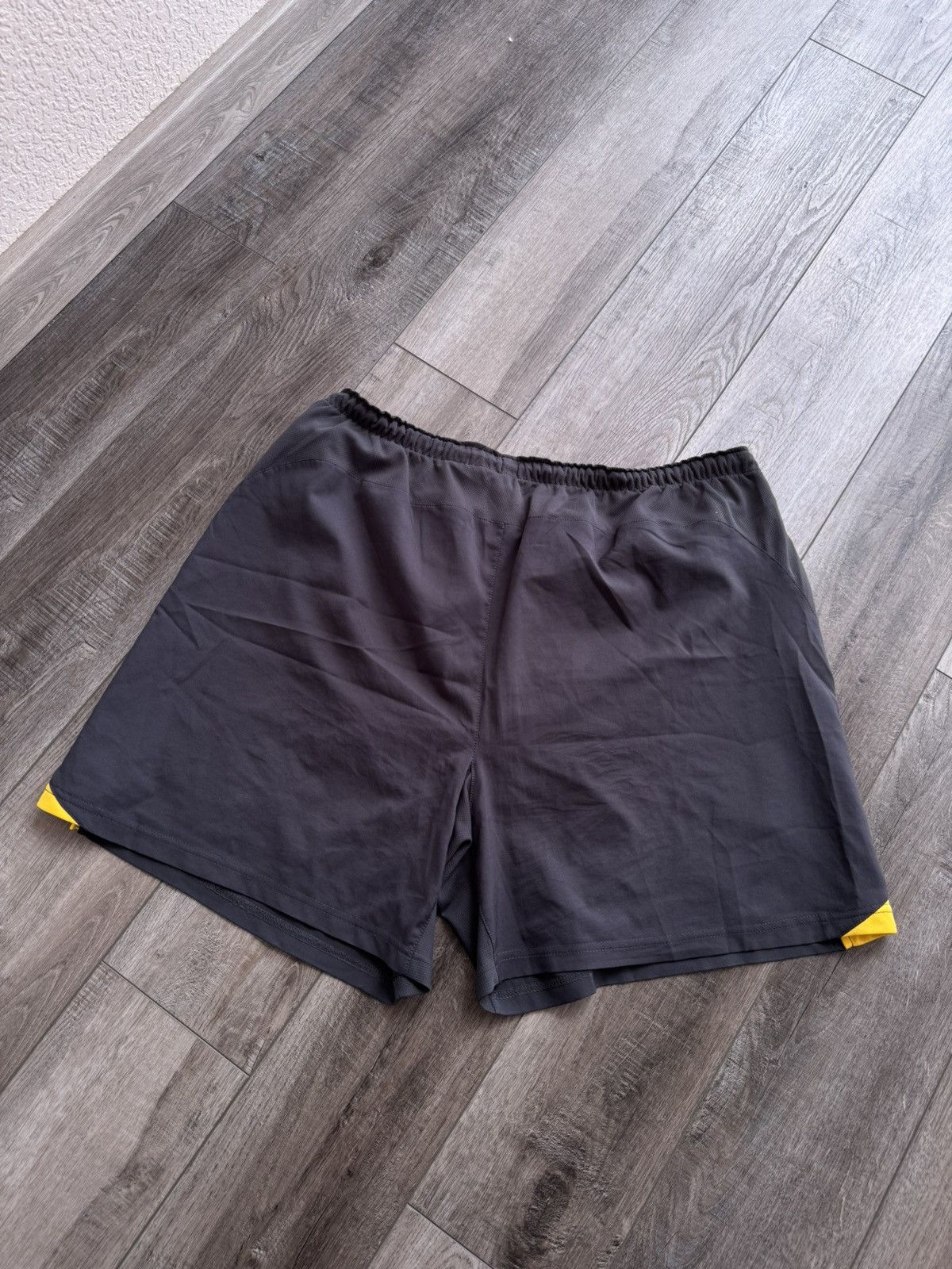 Nike Vintage Nike Arsenal Shorts 90s Football Streetwear Swoosh Size US 36 / EU 52 - 3 Thumbnail