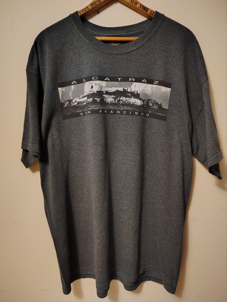 Other Vintage Alcatraz DARK GREY T-Shirt (Fits Medium - Large) Size US L / EU 52-54 / 3 - 1 Thumbnail