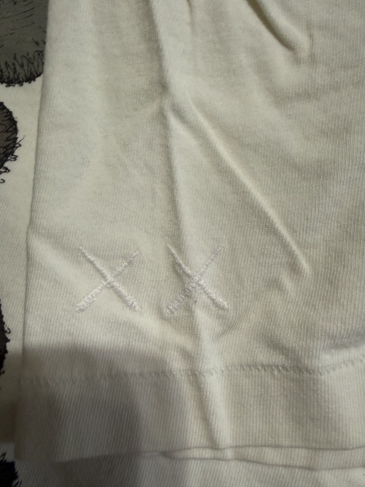 Kaws × Uniqlo KAWS x Uniqlo Passing Through Tee Size US S / EU 44-46 / 1 - 2 Thumbnail