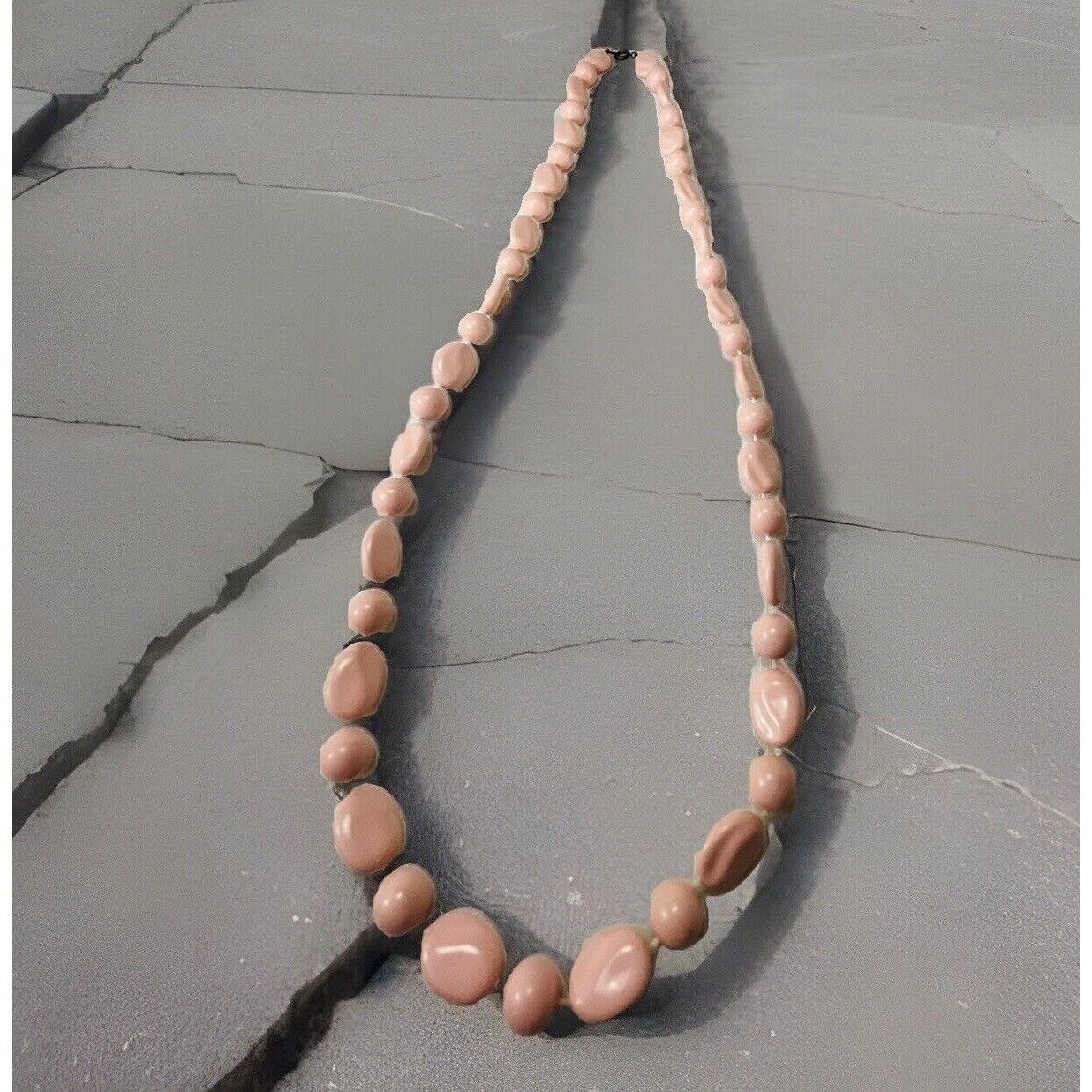 Vintage Pale Pink Rotating Sphere And Oval On White String Necklace Size ONE SIZE - 3 Thumbnail