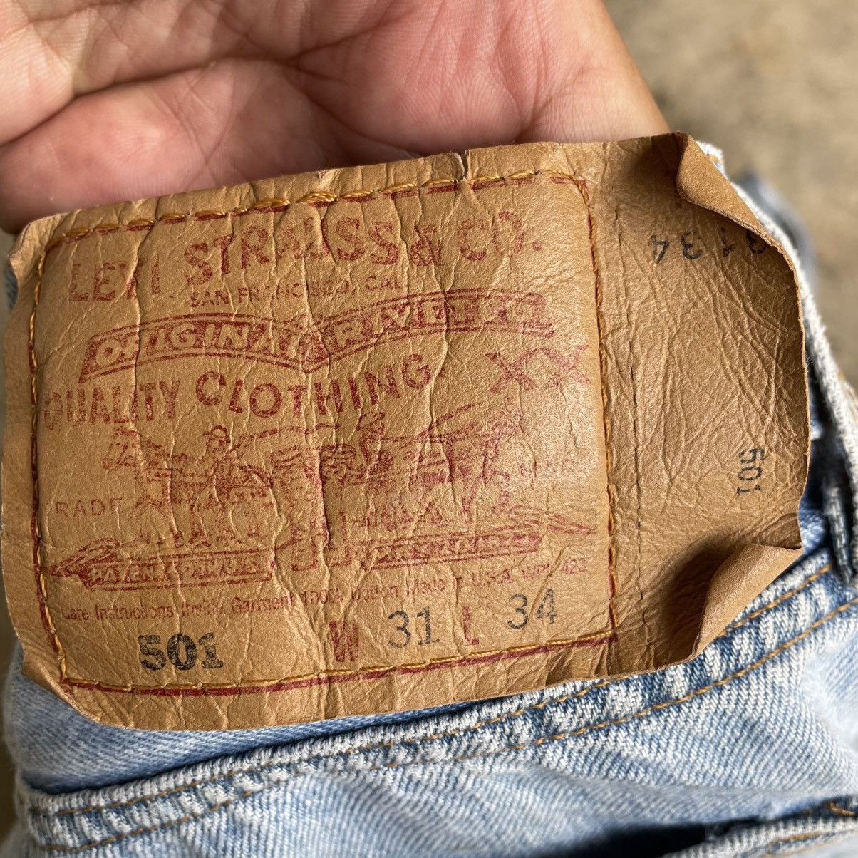 Levi's Vintage Clothing 🔥Vintage Levis 501 Splatter Paints Dirty Denim Jeans Size US 31 - 12 Thumbnail