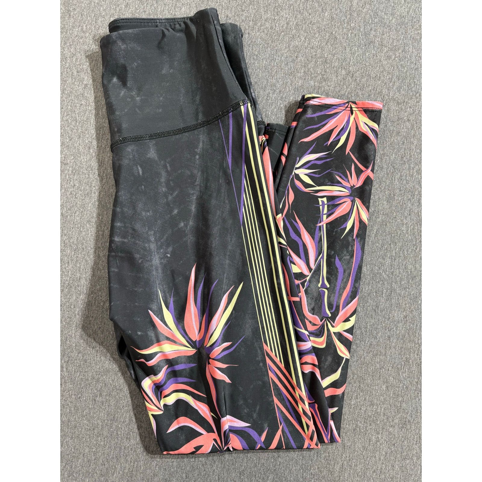 Other Onzie x Peloton | High Waist Leaf Print Leggings | Medium Size 22" - 1 Thumbnail