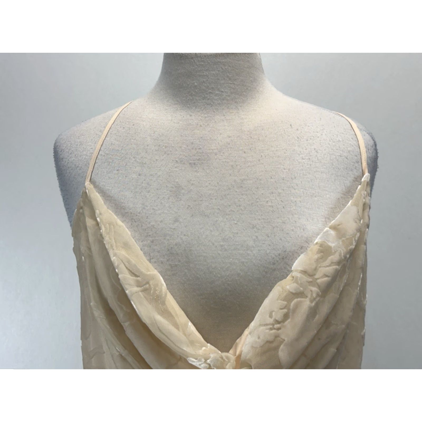 PrettyLittleThing PrettyLittleThing Dress Women 14 Ivory Floral Velvet Cowl Neck Sleeveless Lace Up Asymmetric Party Cocktail Womens Size XL / US 12-14 / IT 48-50 - 5 Thumbnail