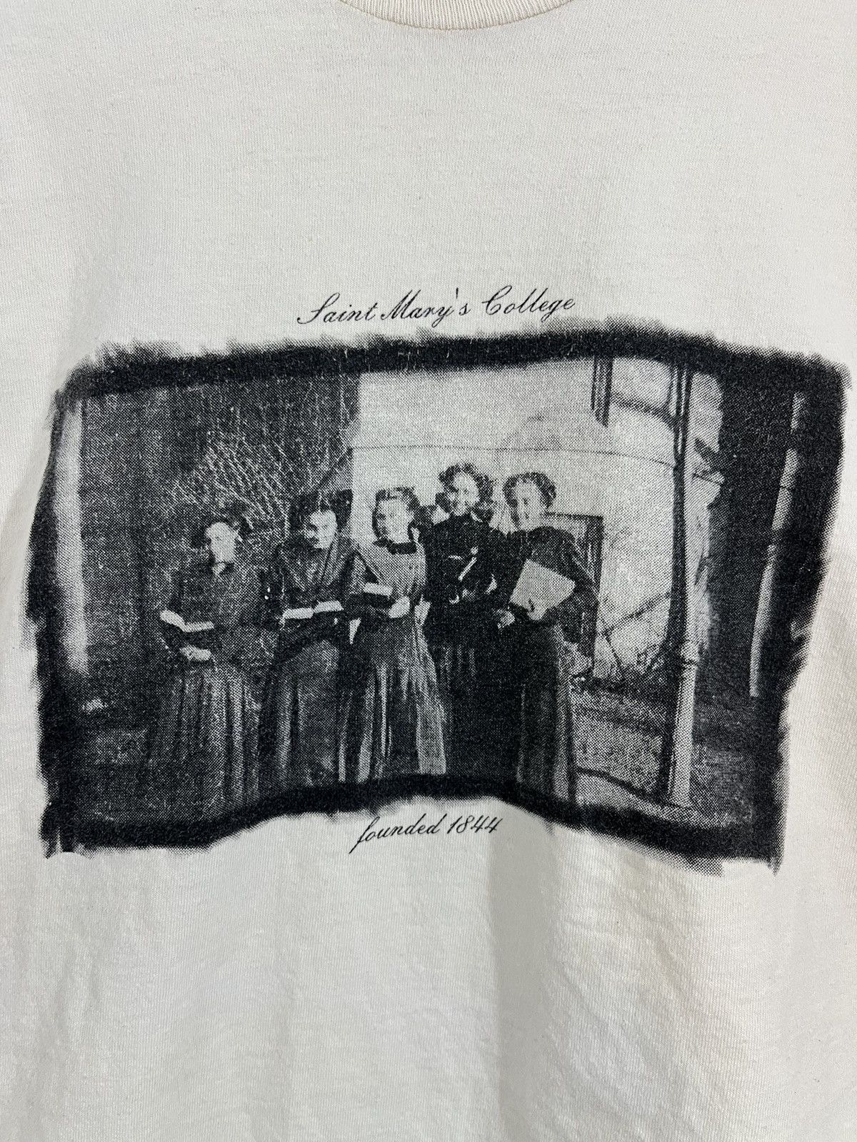 Vintage Vintage College Black White Photo Graphic University Tee Size US XL / EU 56 / 4 - 5 Thumbnail