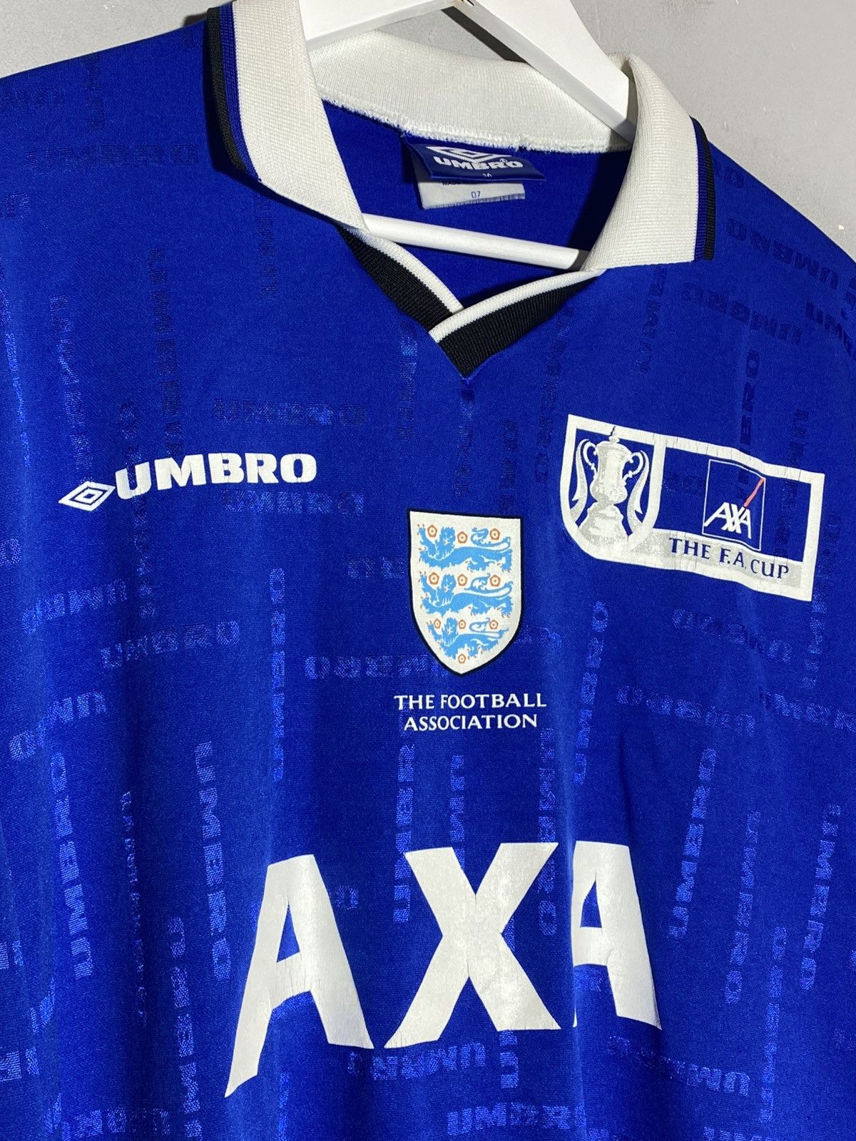 Umbro Vintage Umbro England The F.A. CUP 1998/99 Away Jersey Size US M / EU 48-50 / 2 - 3 Thumbnail