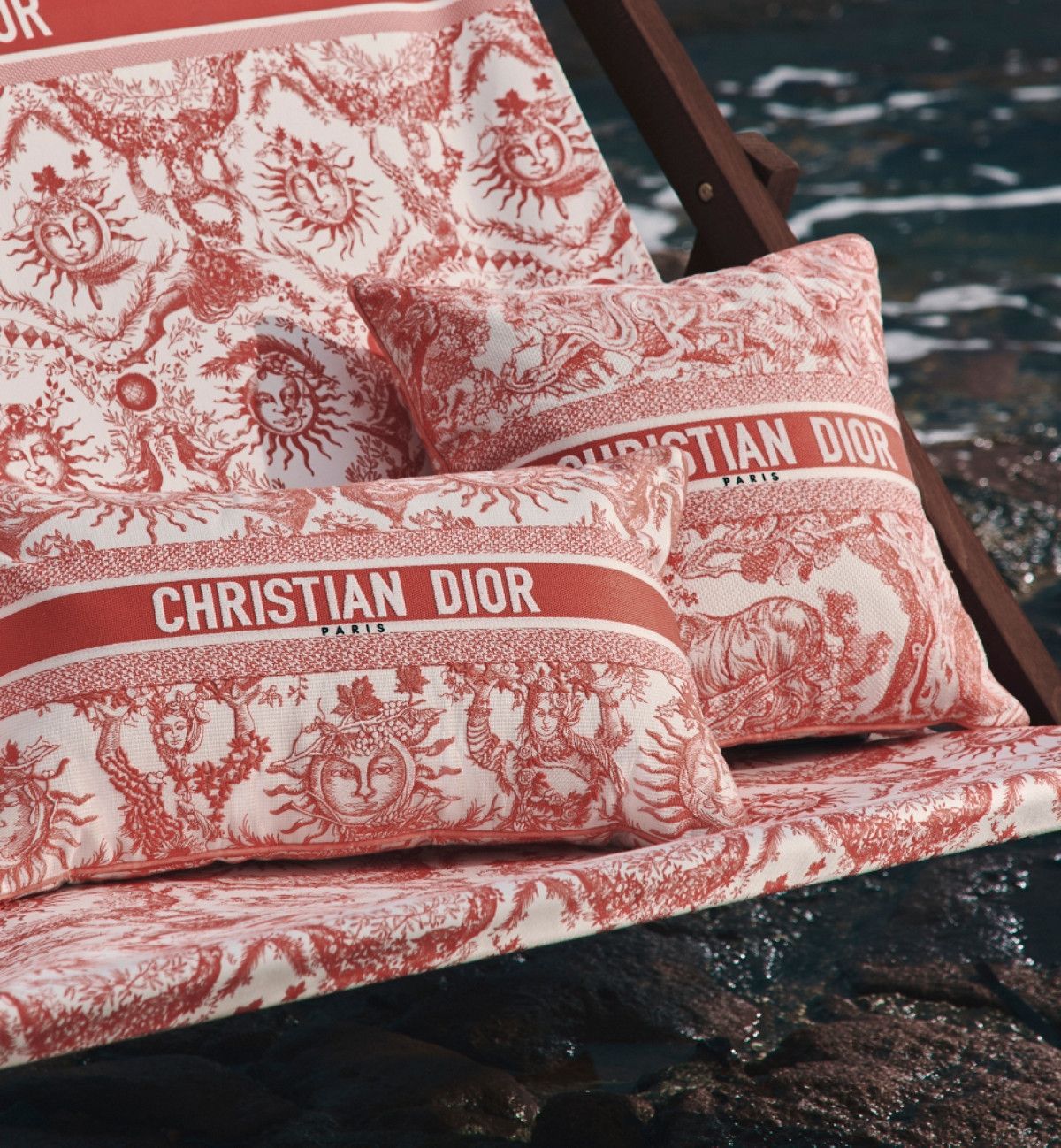 Dior o1bcso1str0226 Size:OS/Small Square Pillow in Red/White Size ONE SIZE - 4 Thumbnail