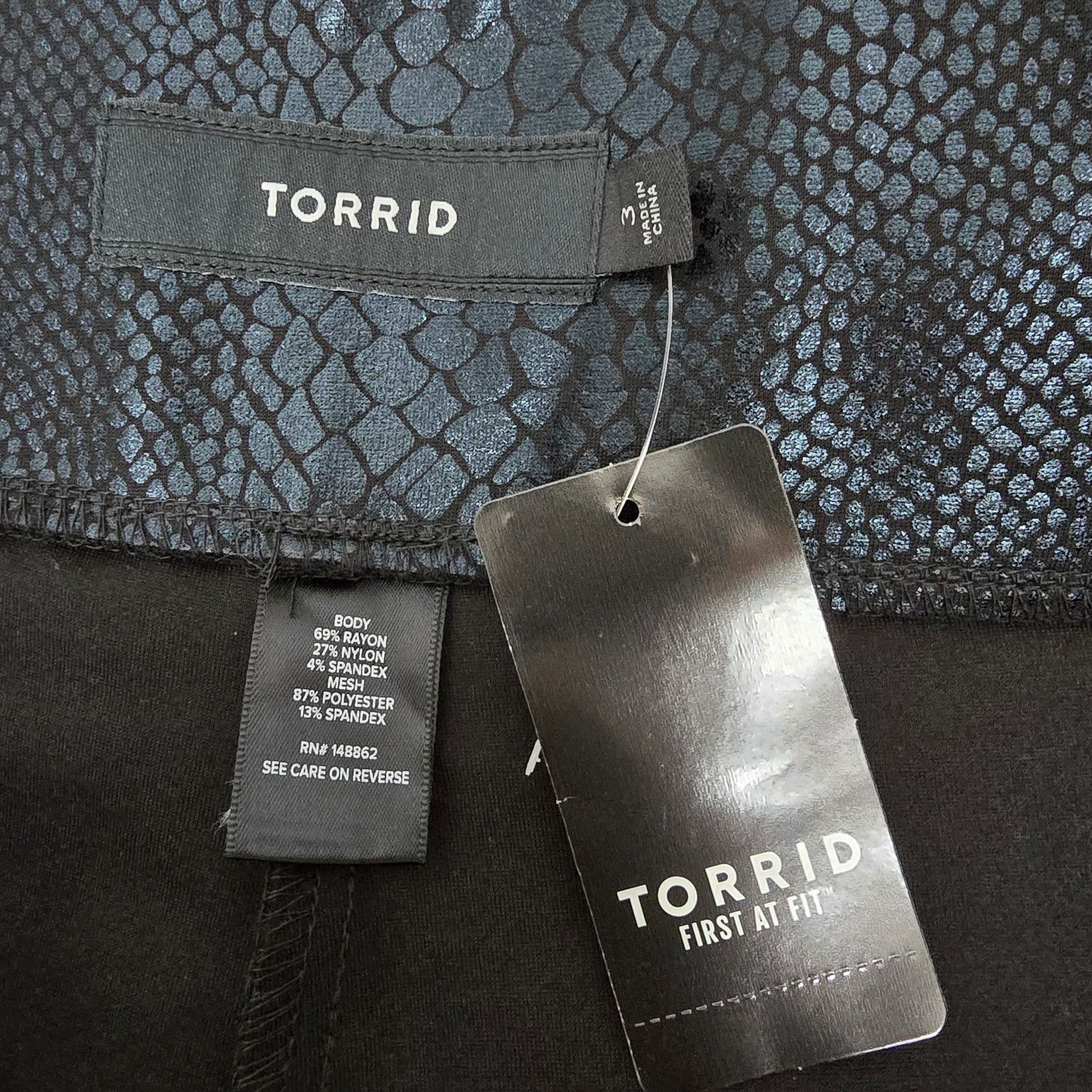 Torrid NWT Torrid Snake Print Pants Plus 3 3X Pull on High-Rise Size 42" / US 20 - 10 Thumbnail
