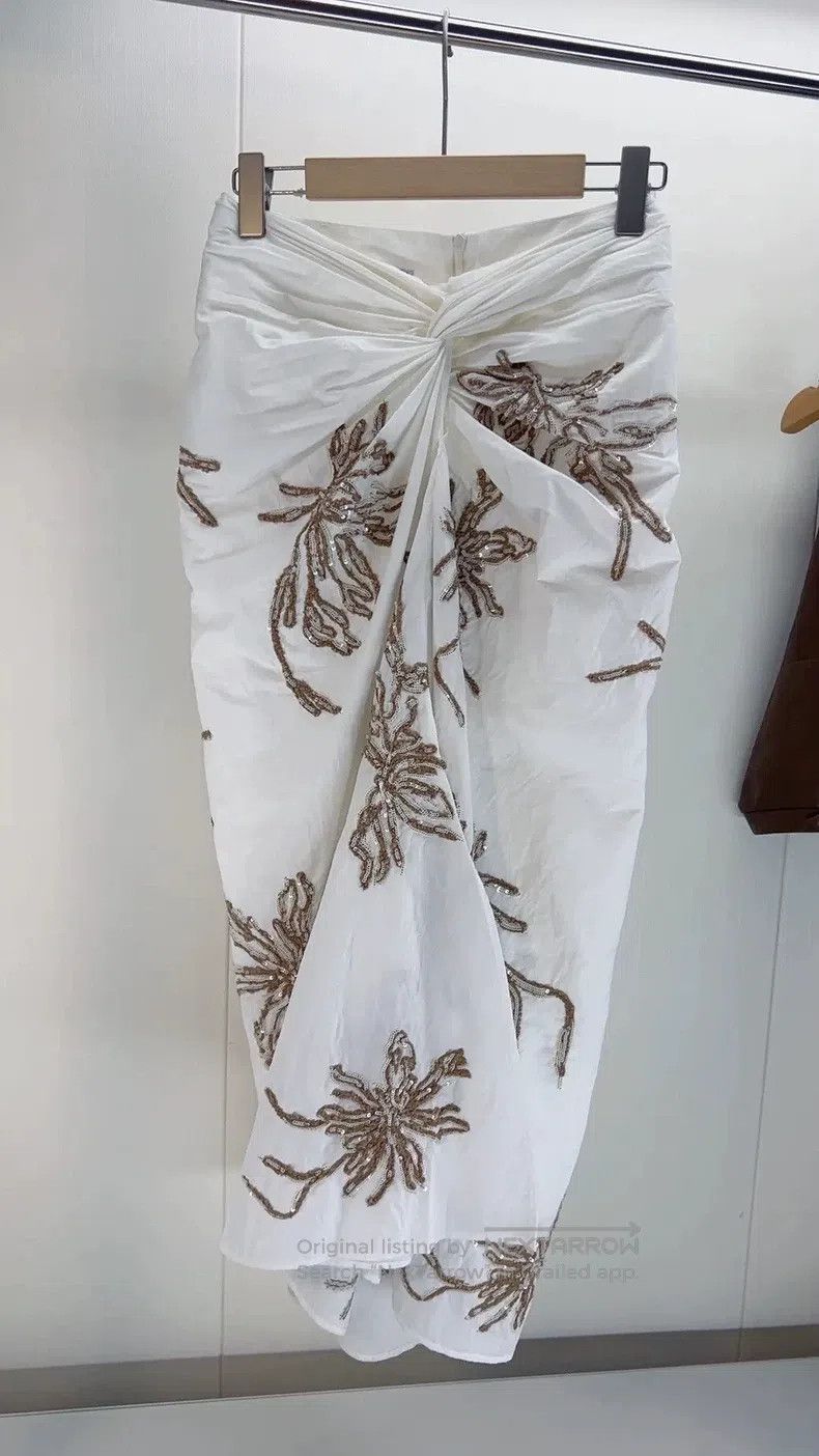 Brunello Cucinelli Brunello Cucinelli Sequined Embroidered Ocean Flower Skirt Size 25" / US 0 / IT 36 - 2 Thumbnail