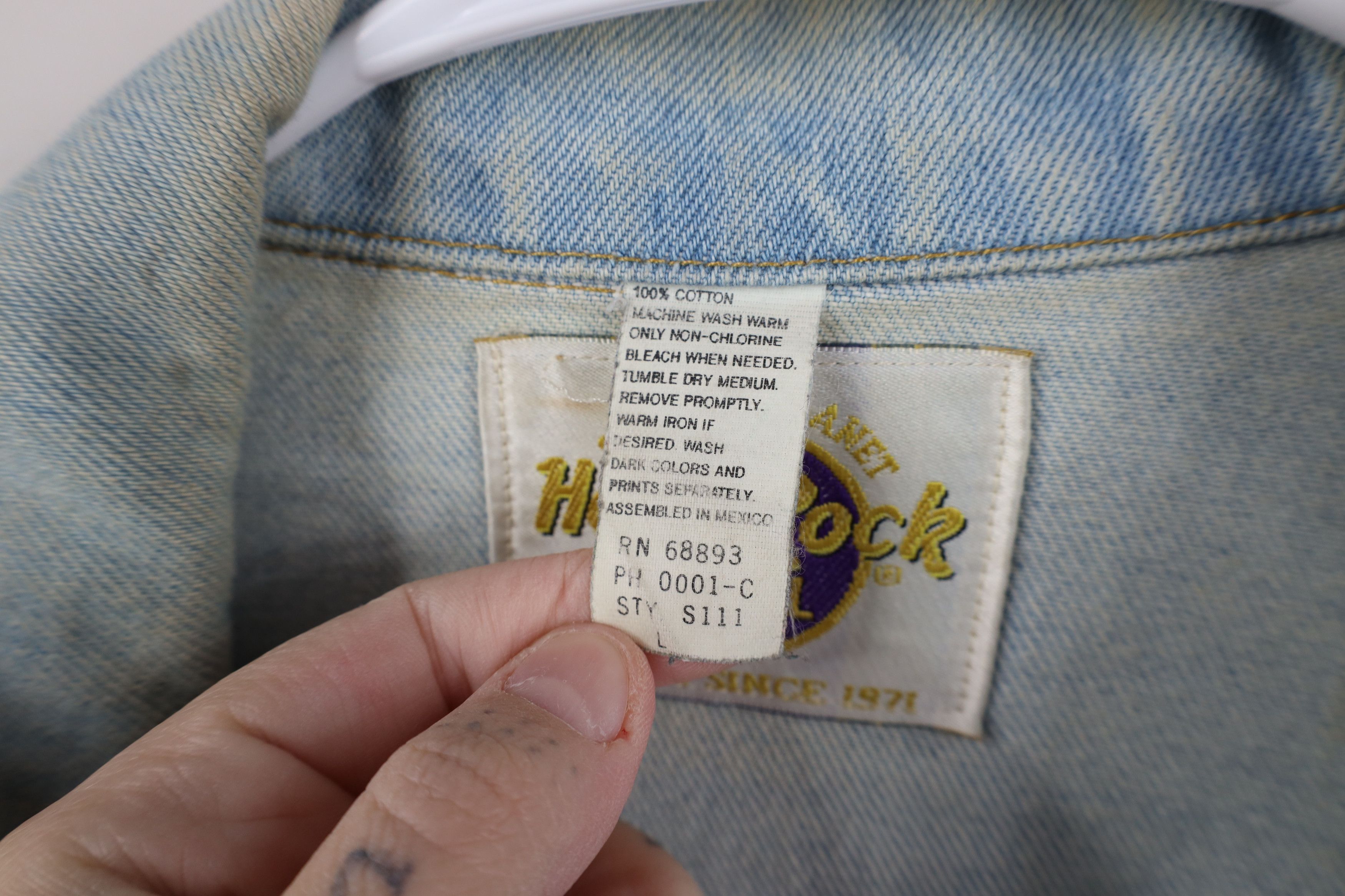 Hard Rock Cafe Vintage 90s Hard Rock Cafe Las Vegas Denim Trucker Jacket Size US L / EU 52-54 / 3 - 10 Thumbnail