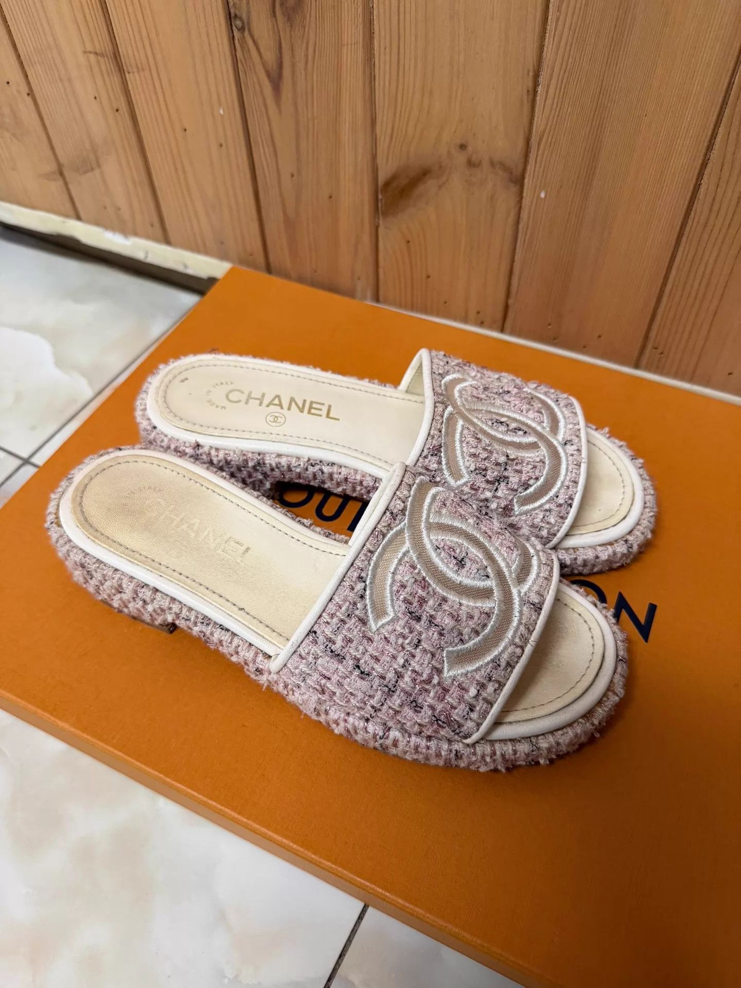 Chanel Chanel Pink Tweed CC Slippers 37 EU Size US 6.5 / IT 36.5 - 1 Thumbnail