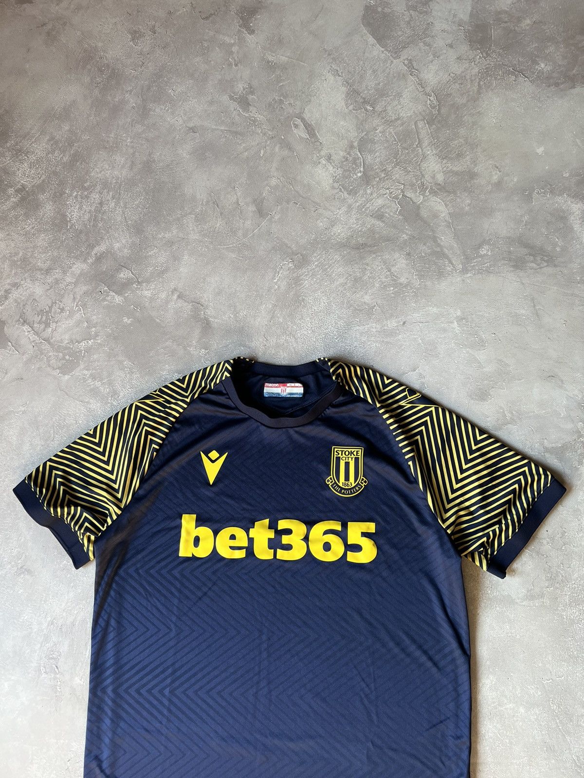 Vintage Vintage Macron Stoke City Y2k jersey Size US L / EU 52-54 / 3 - 2 Thumbnail
