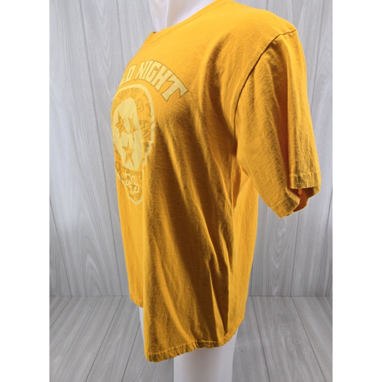Vintage Nashville Predators NHL Yellow T-shirt Large Night Men L Yellow Night 90s? Size US L / EU 52-54 / 3 - 3 Thumbnail