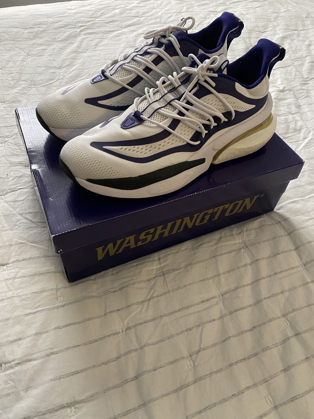 Adidas AlphaBoost V1 Washington Huskies Sz13