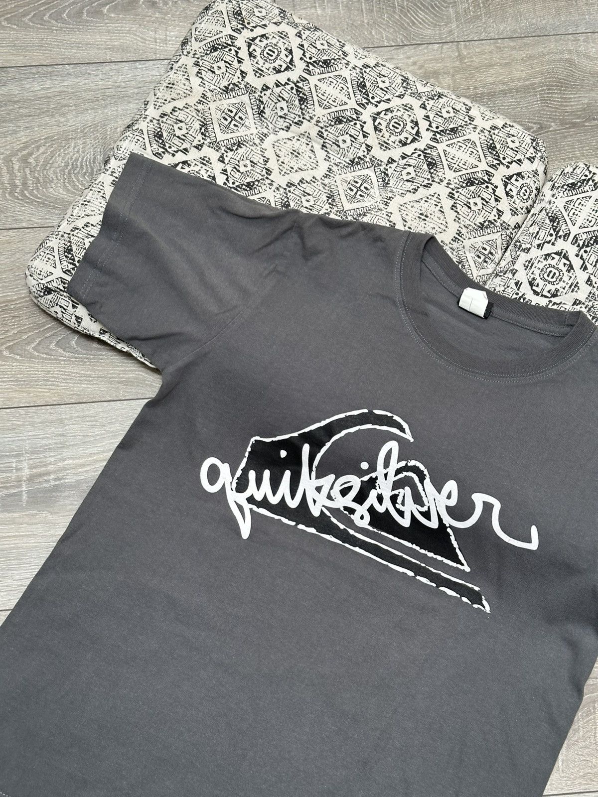 Quiksilver Vintage Quiksilver Big Logo 90s Surf Style Tee Shirt Size US M / EU 48-50 / 2 - 3 Thumbnail