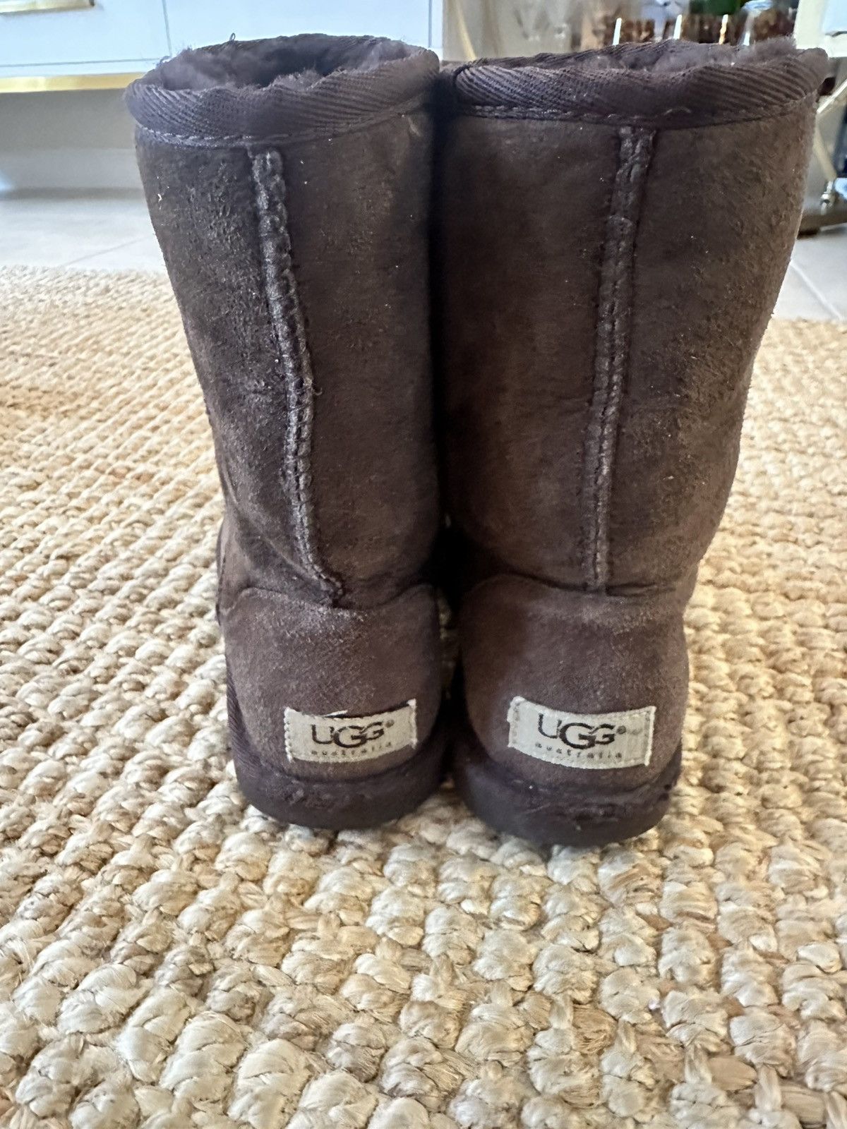 Ugg Ugg Australia Women's Classic Short Boots Chocolate Brown Size US 5 / IT 35 - 2 Thumbnail