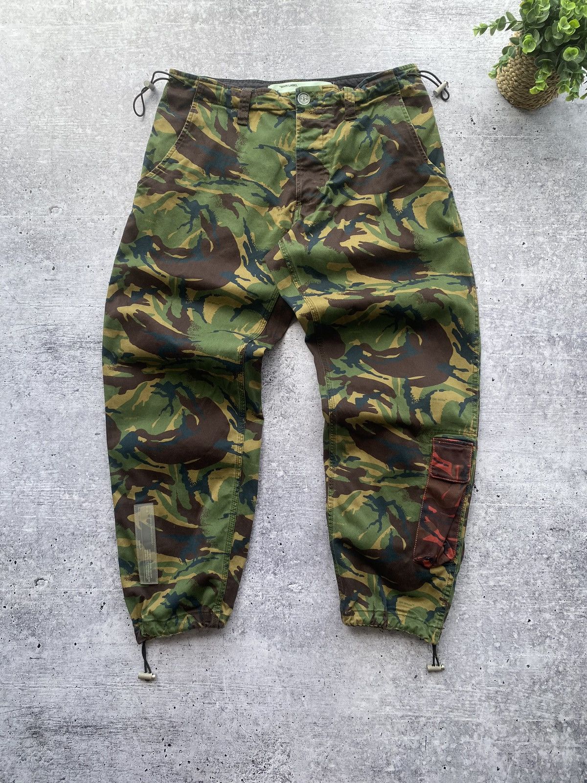 Off white shops camo sweatpants