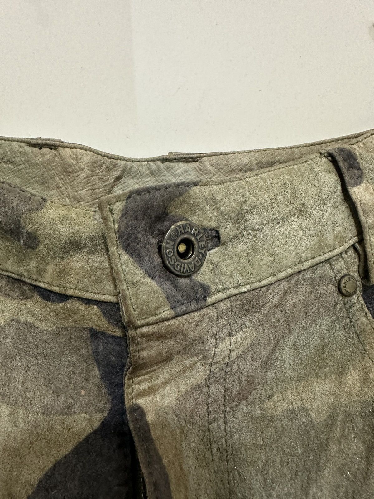 Harley Davidson Vintage Harley Davidson Short Pant Camouflage Leather Design Size US 30 / EU 46 - 9 Thumbnail