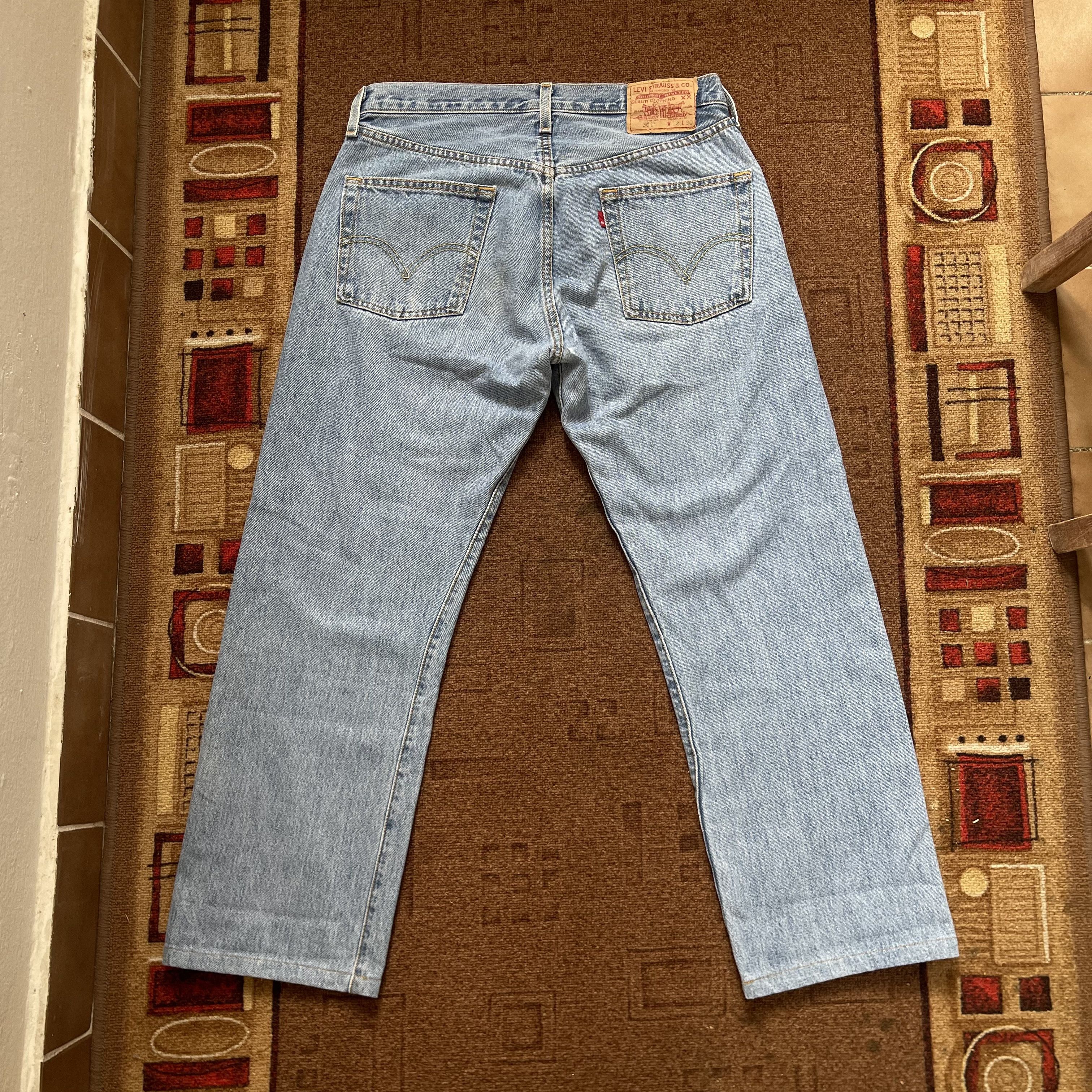 Jean × Vintage 90s Vintage Levi's 501 Blue white Jeans 32x30 Size US 32 / EU 48 - 2 Thumbnail