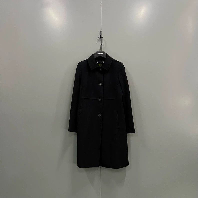 Max Mara Max Mara Black lapel coat Size M / US 6-8 / IT 42-44 - 1 Thumbnail