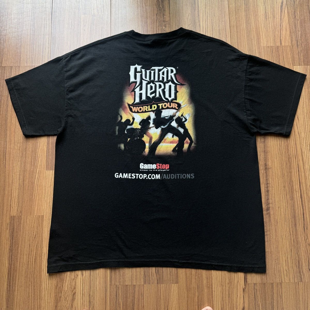 Microsoft Vintage Guitar Hero World Tour video game stop tee rock band Size US XL / EU 56 / 4 - 1 Thumbnail