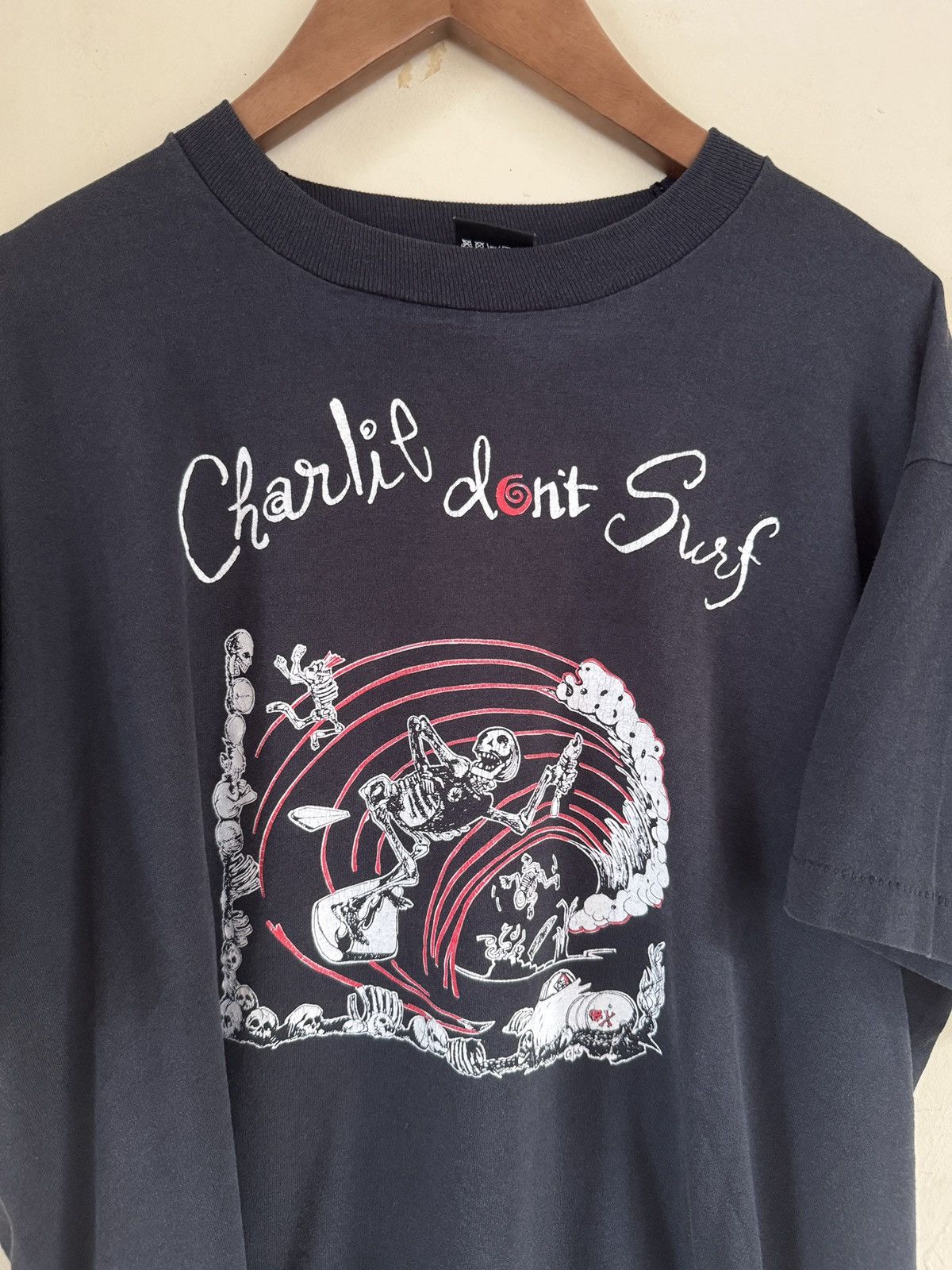 Band Tees × Vintage *SUPER RARE* CHARLIE DON’T SURF VINTAGE 1991 PUNK BAND TEE Size US XL / EU 56 / 4 - 5 Thumbnail