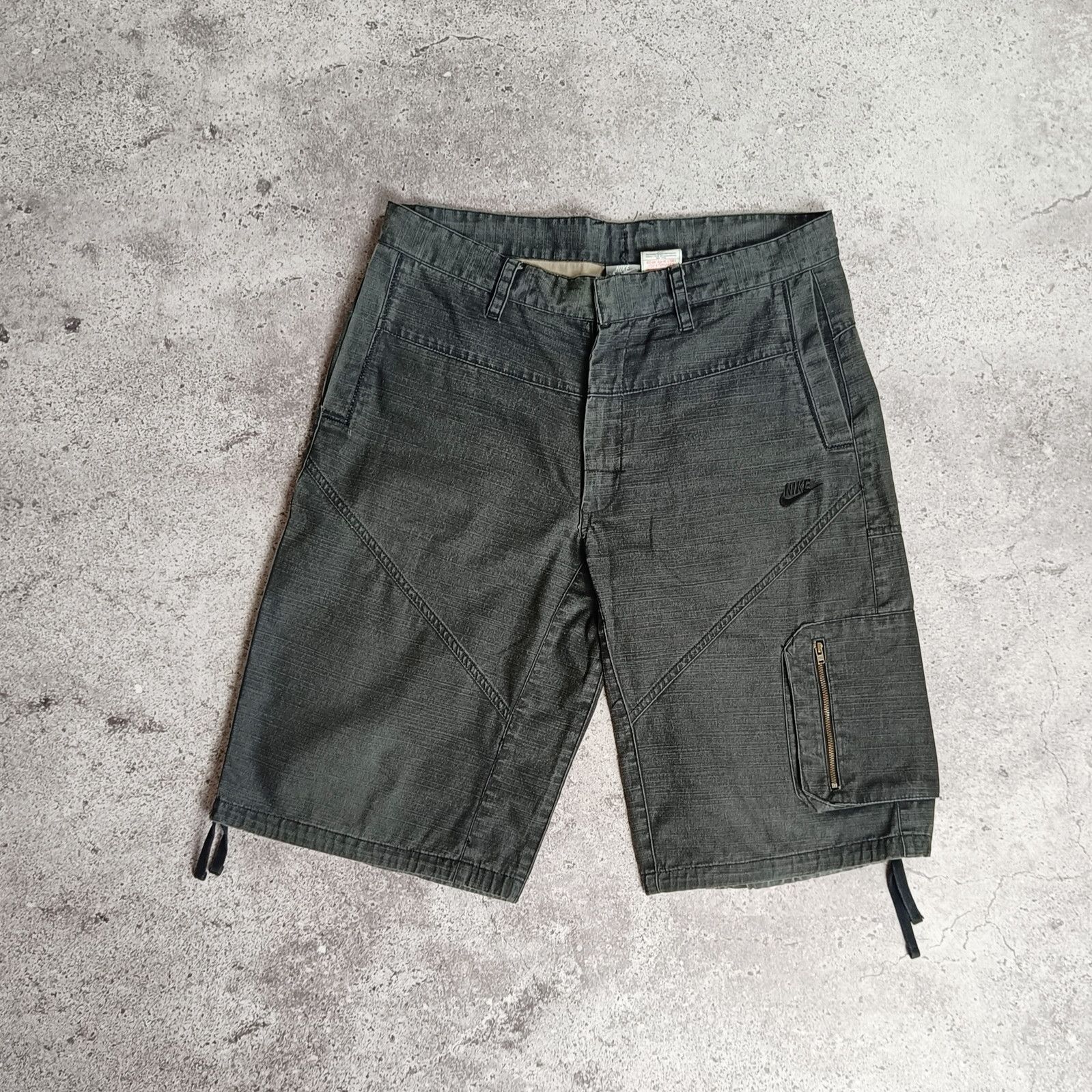 Nike Nike vintage cargo shorts Size US 33 - 1 Thumbnail